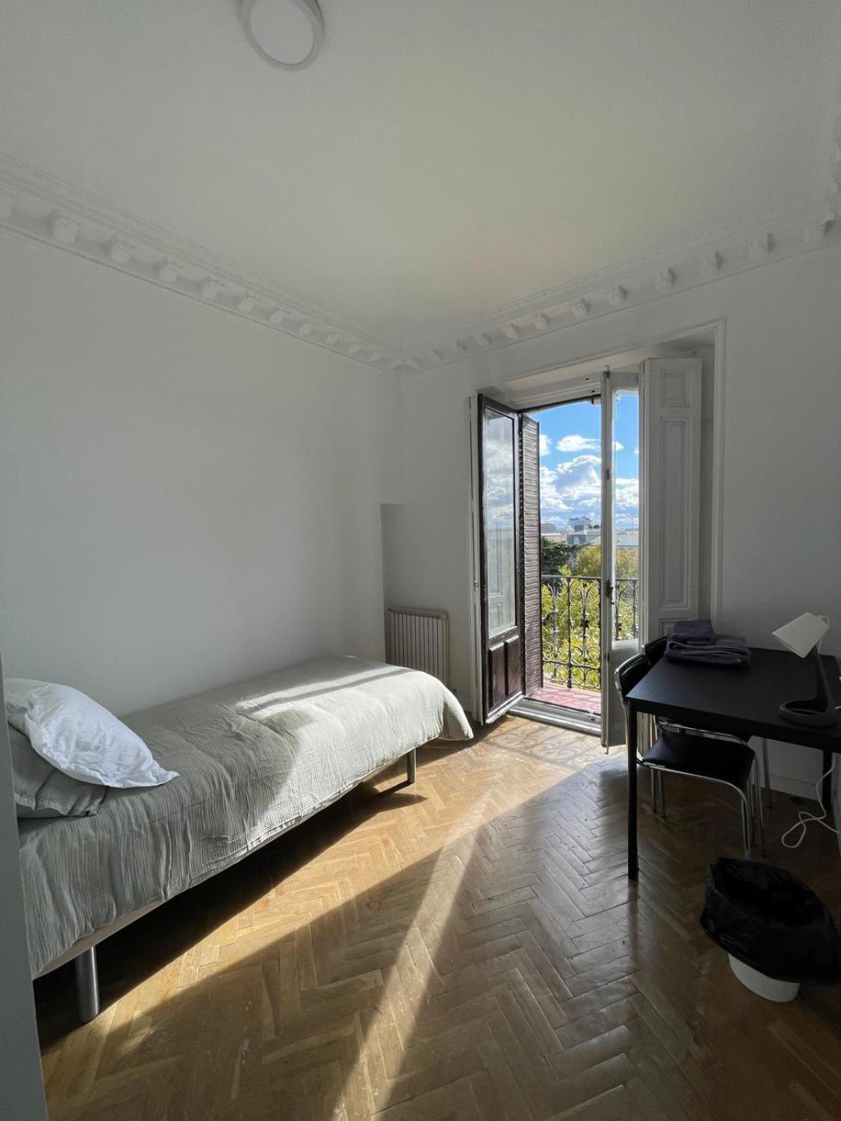 First Stop- Lope De Vega's Dream Coliving Pensión *