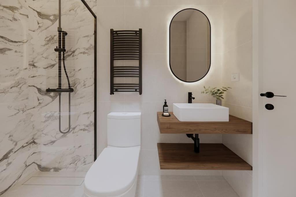 Fuencarral Living 7br 7bh Сasa de vacaciones Madrid