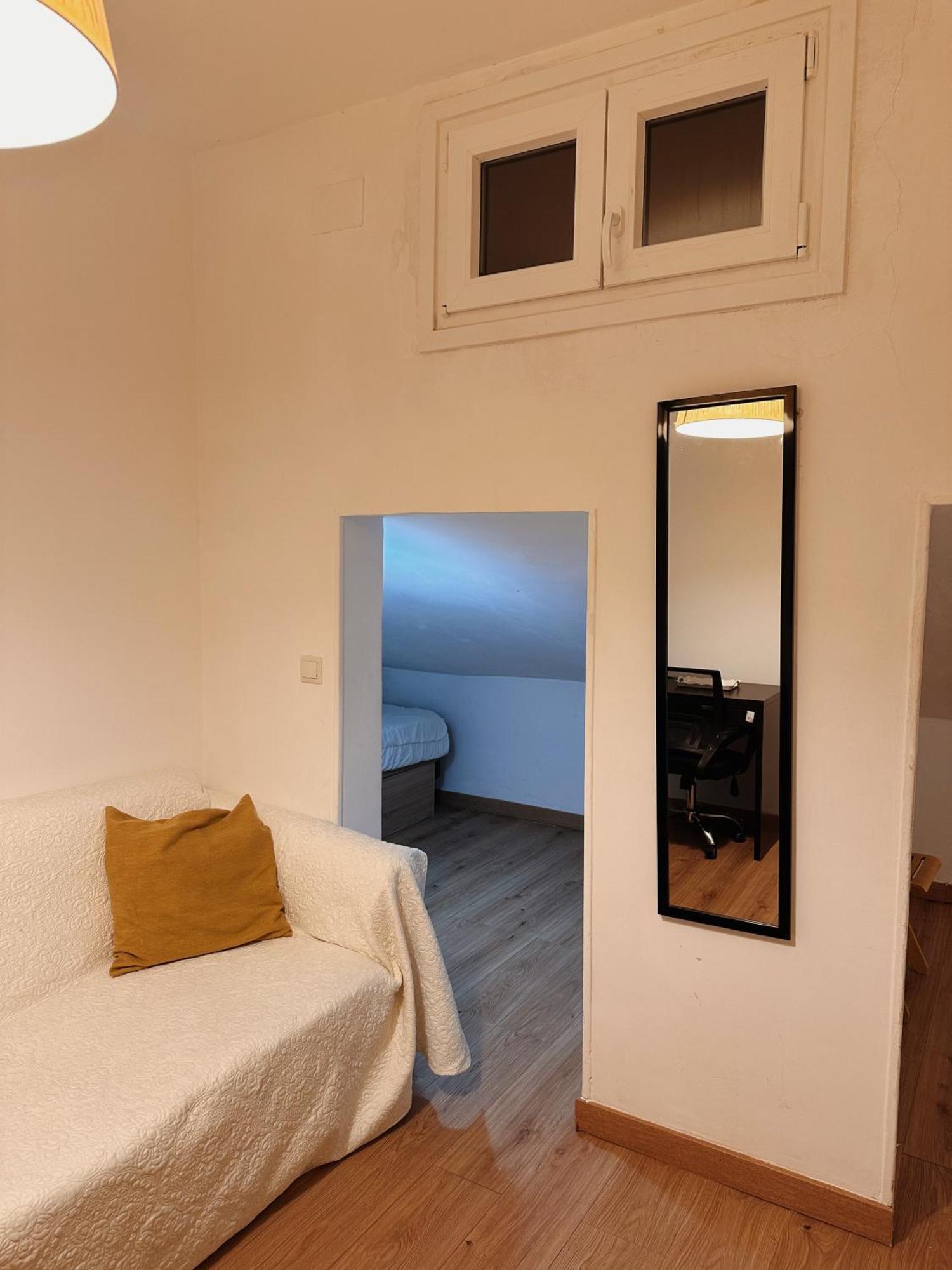 Buhardilla En Lavapies Cerca De Atocha Apartamento Madrid