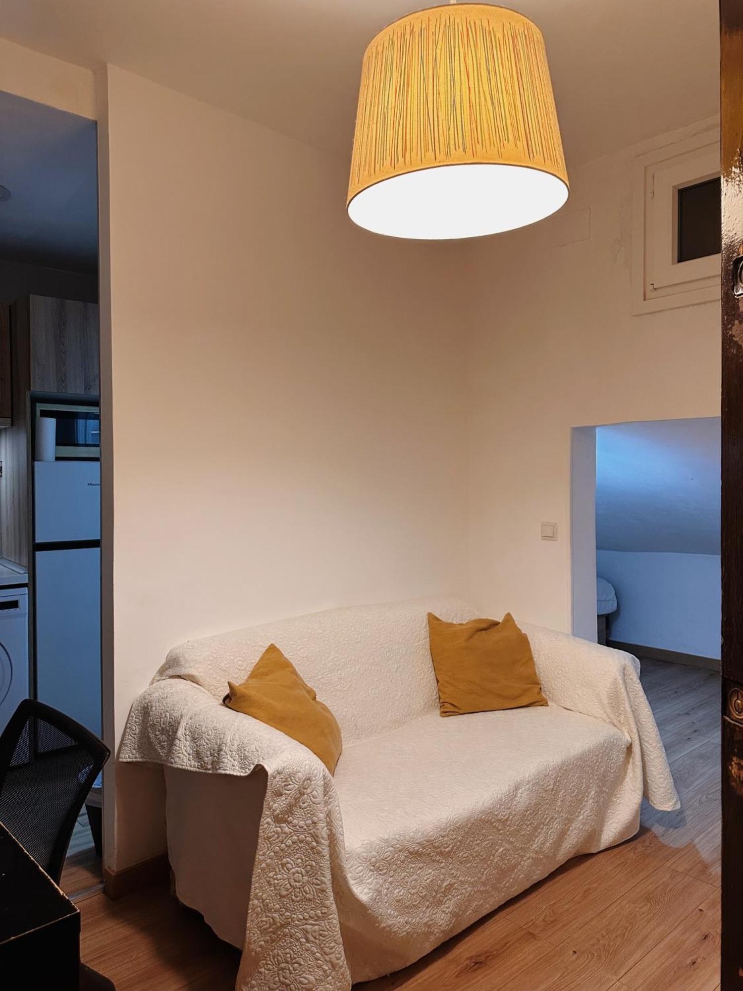 Apartamento Buhardilla En Lavapies Cerca De Atocha Madrid