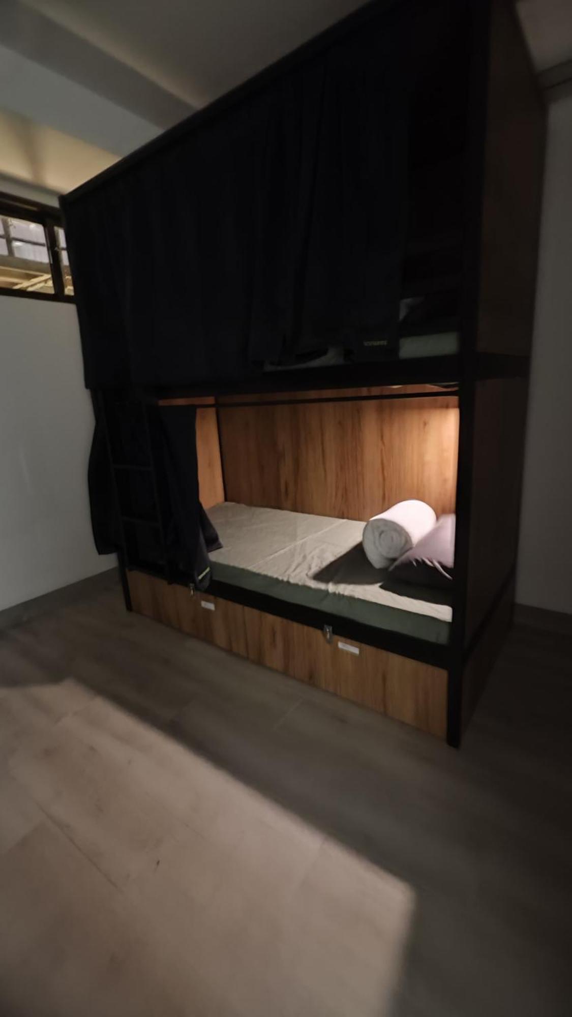Only For Women Madrid-sol Hostal *