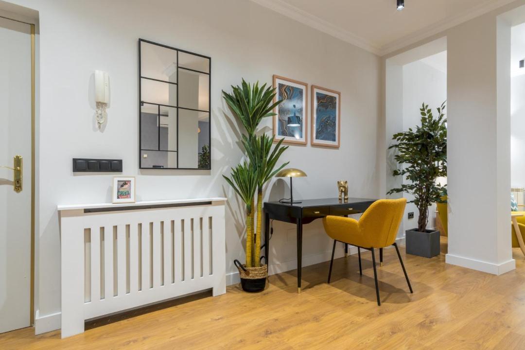 Apartamento Wide And Modern -1bd 1,5 Bth- Malasana Madrid
