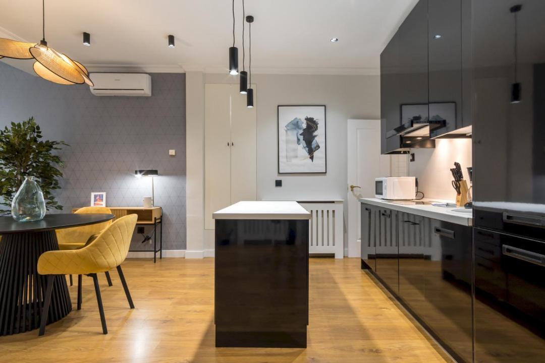 Wide And Modern -1bd 1,5 Bth- Malasana * Madrid