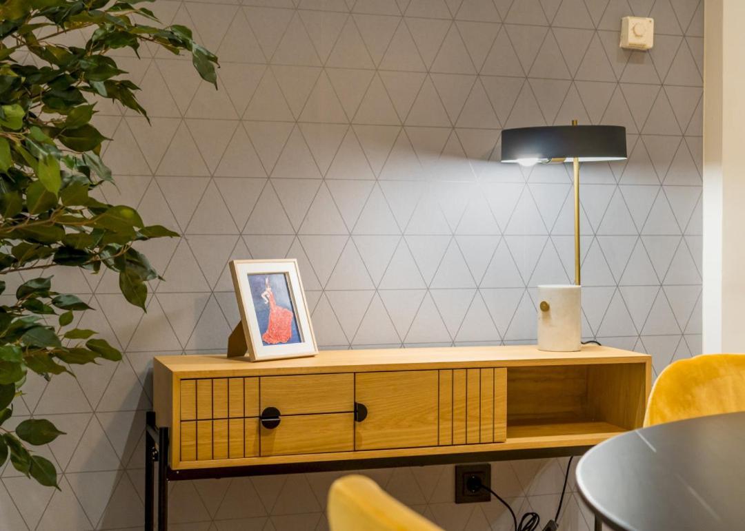 Wide And Modern -1bd 1,5 Bth- Malasana Madrid