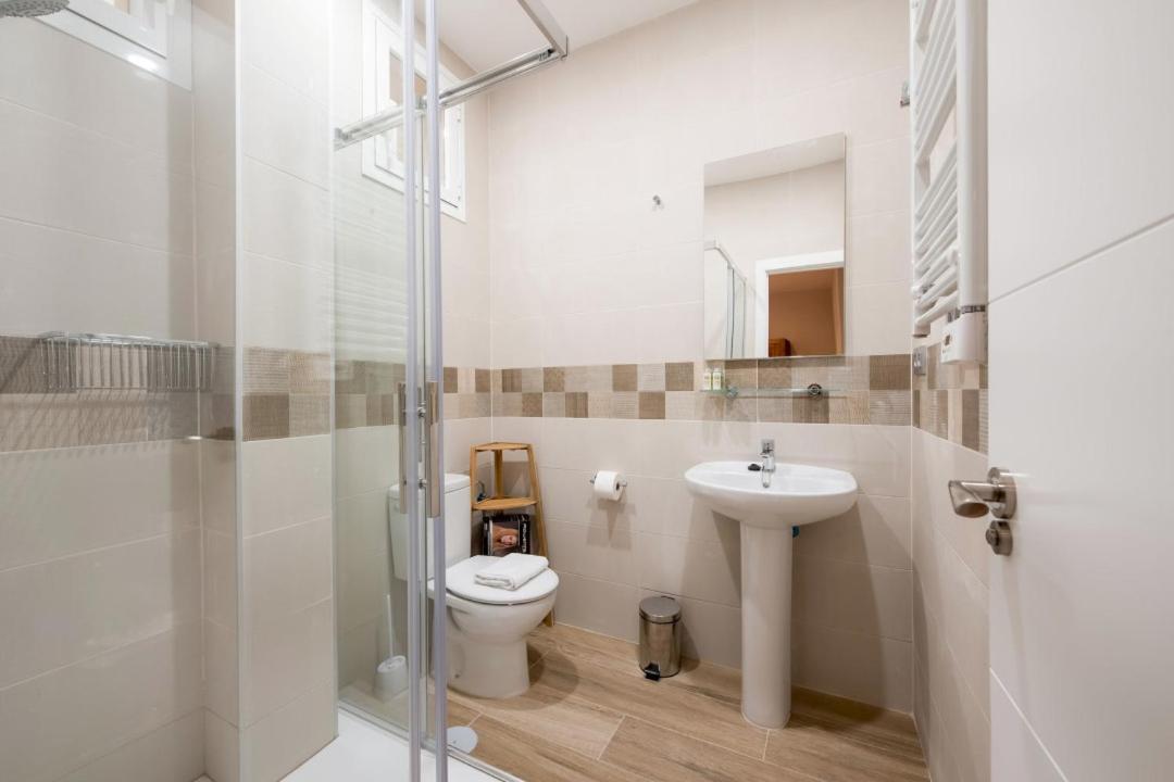 3 Bedrooms 3 Bathrooms Furnished - Justicia - Refurbished - Mintystay * Madrid