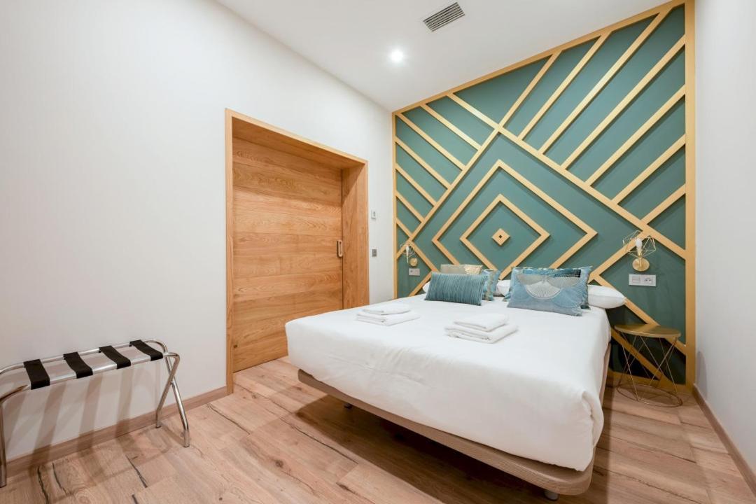 3 Bedrooms 3 Bathrooms Furnished - Justicia - Refurbished - Mintystay *