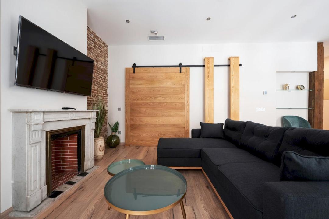 3 Bedrooms 3 Bathrooms Furnished - Justicia - Refurbished - Mintystay Apartment *