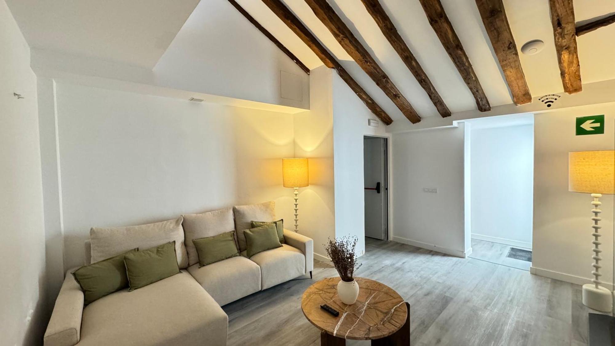 Ap Leganitos -no Ascensor- Hostal
