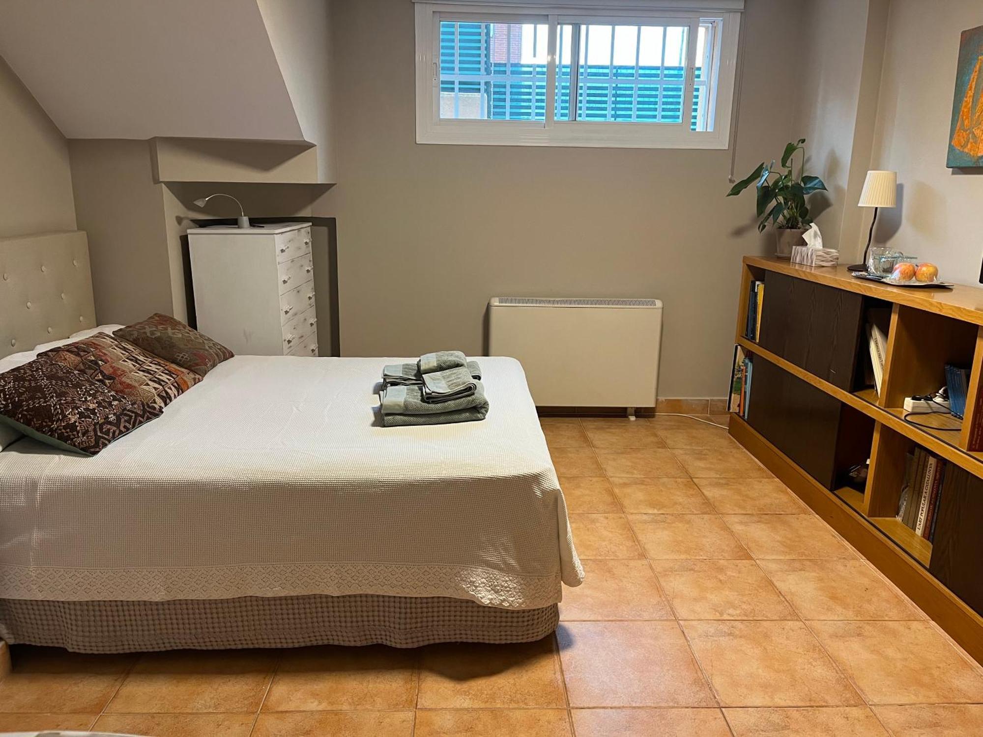 A 5 Minutos De Ifema Y 10 Del Aeropuerto, Y Bano Privado Con Entrada Independiente