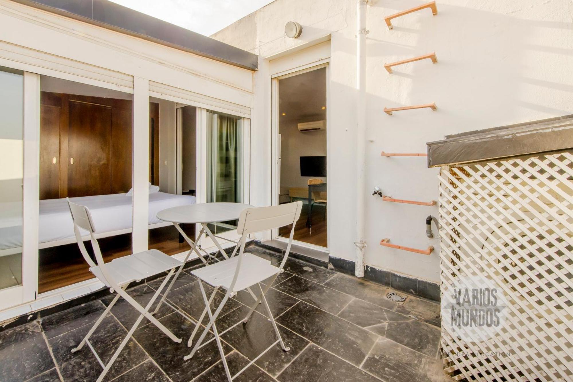 Terraza Con Encanto 4, En Plaza De Chueca *