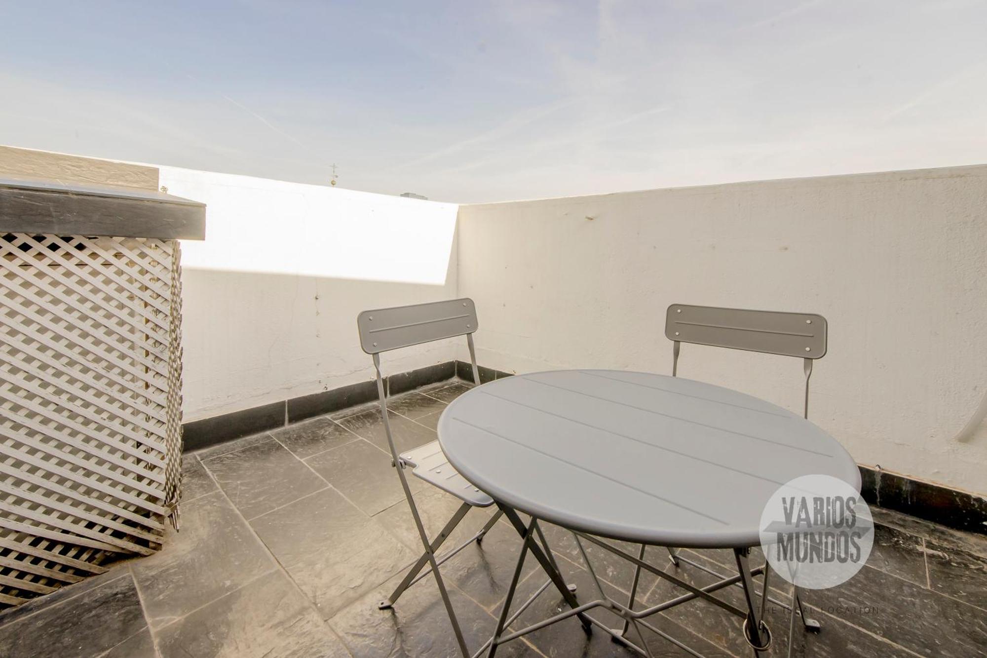 Terraza Con Encanto 4, En Plaza De Chueca *