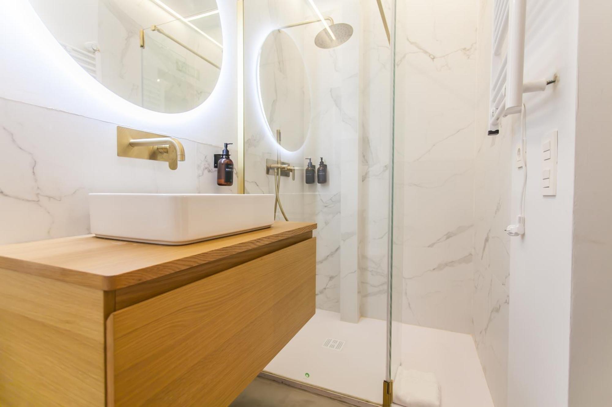 Guernica Luxury Duplex - Location, Light, And Art Madrid