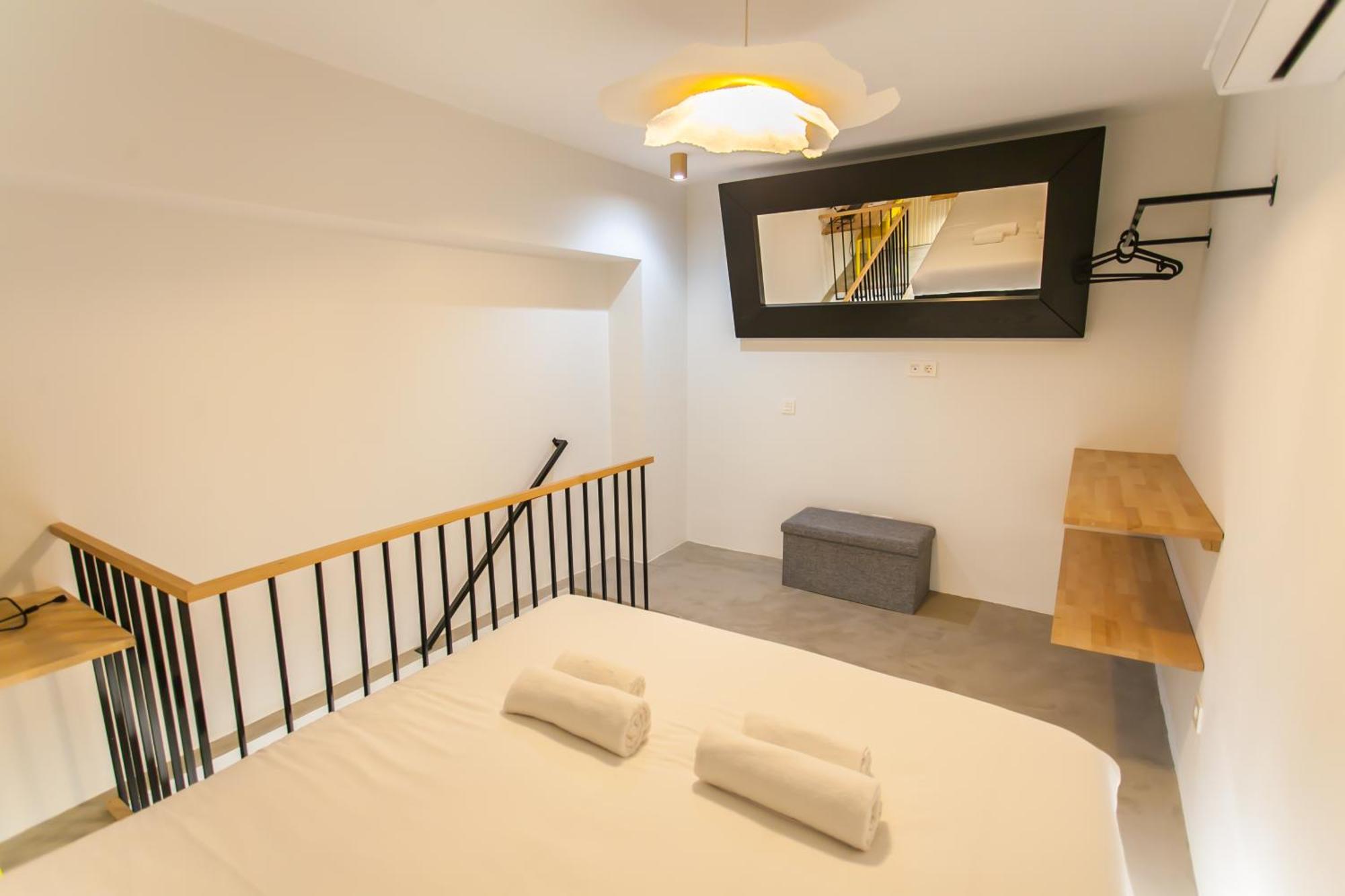 Guernica Luxury Duplex - Location, Light, And Art