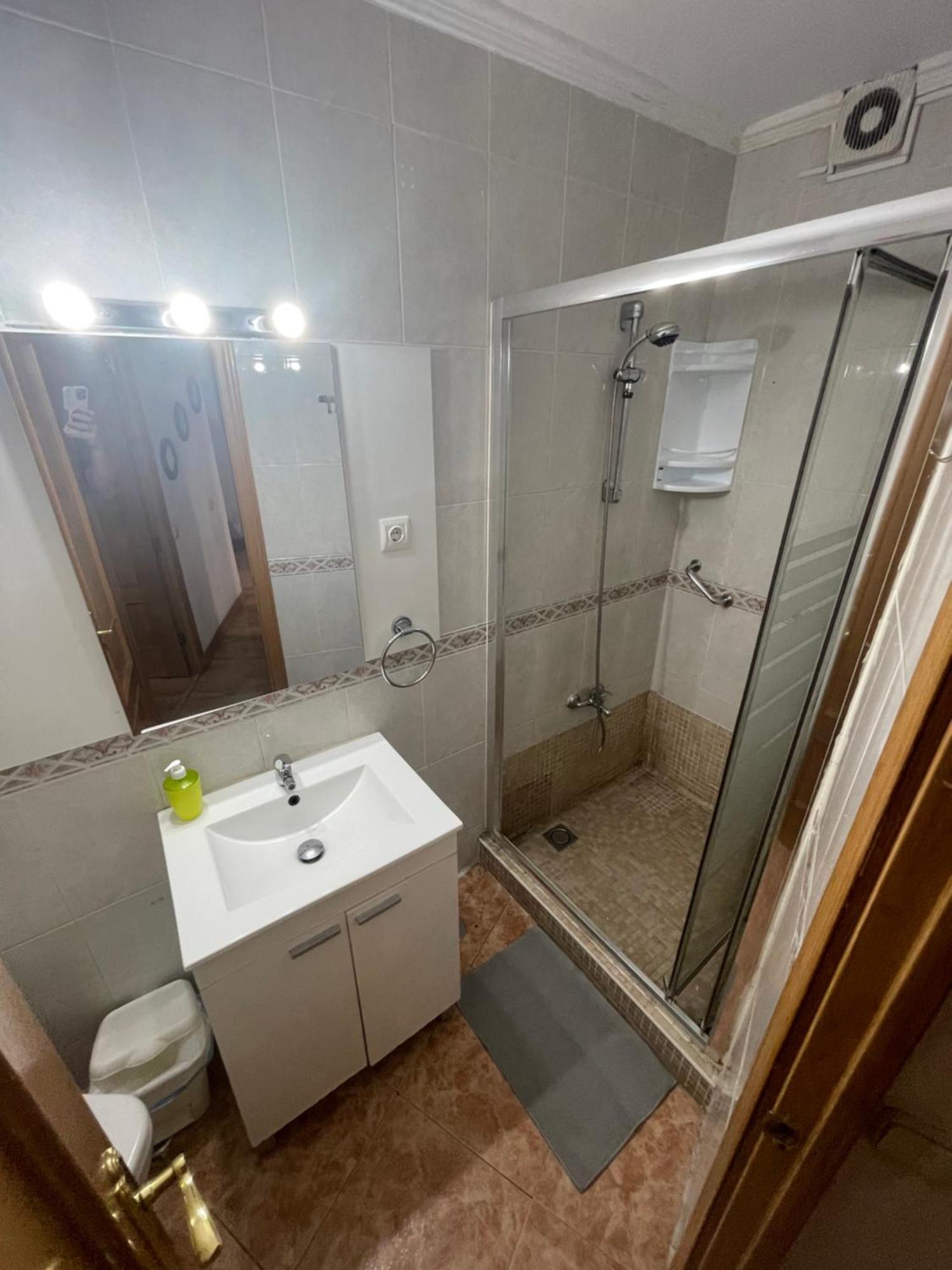 Piso Entero En Calle Contraviesa Apartamento
