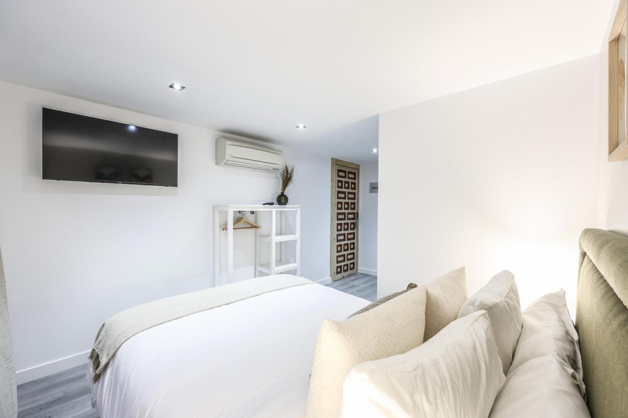 Hostal Ap Leganitos -no Ascensor- *