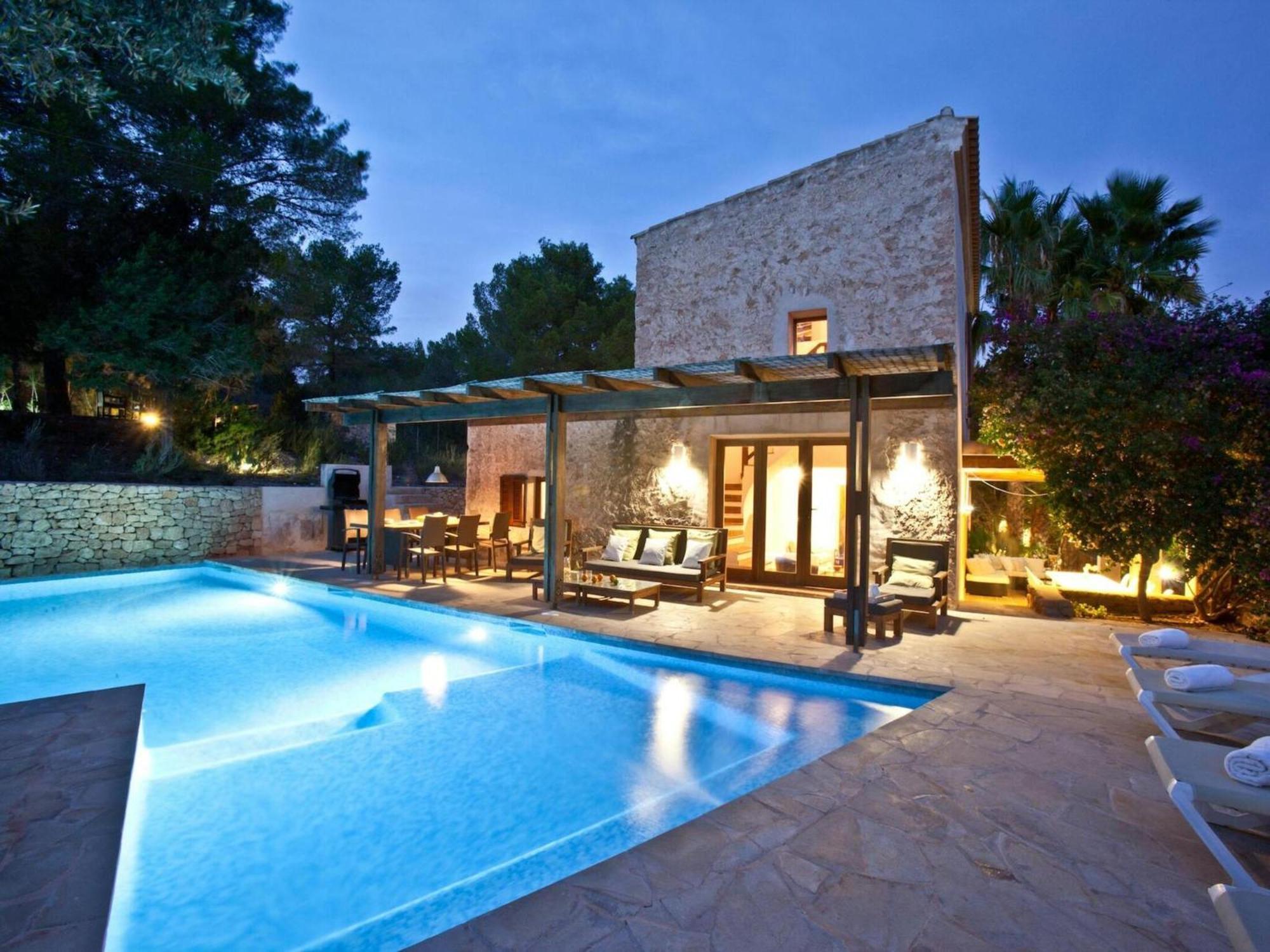 With Modern Amenities Villa Madrid