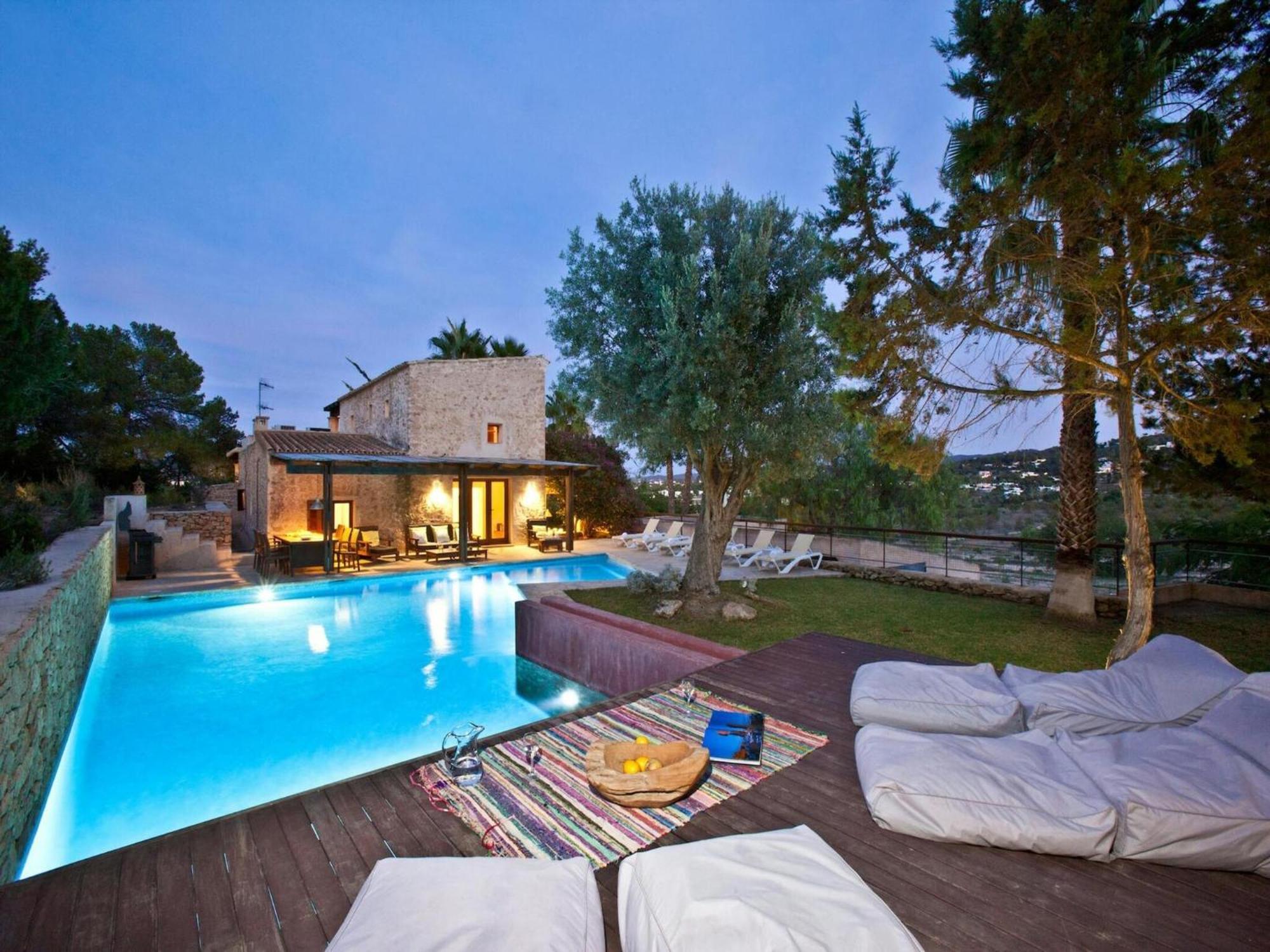 Villa With Modern Amenities *