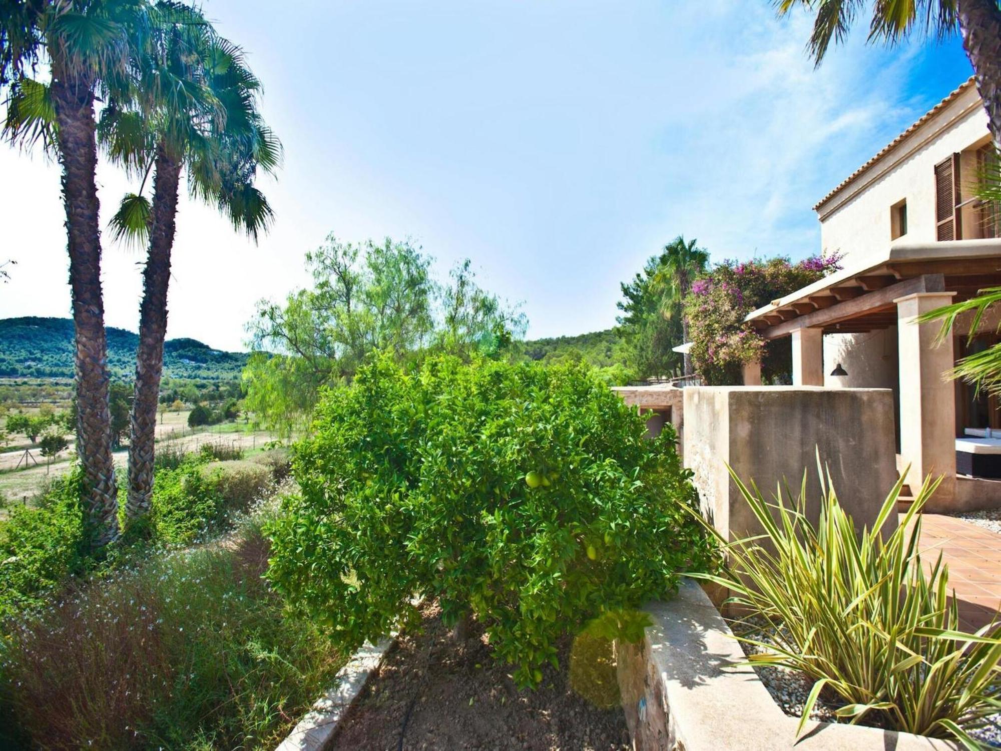 Villa With Modern Amenities *