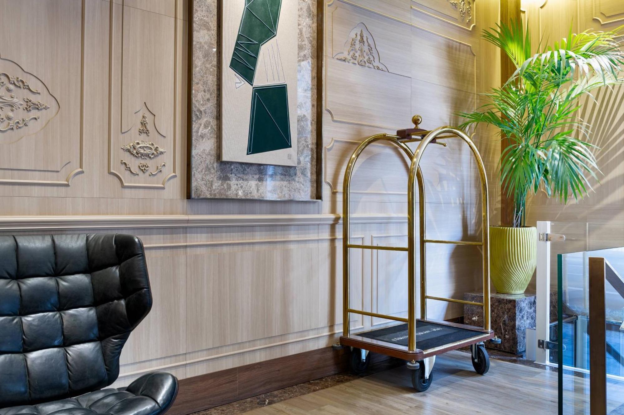 Hotel Círculo Gran Vía, Autograph Collection (adults Only) 4*