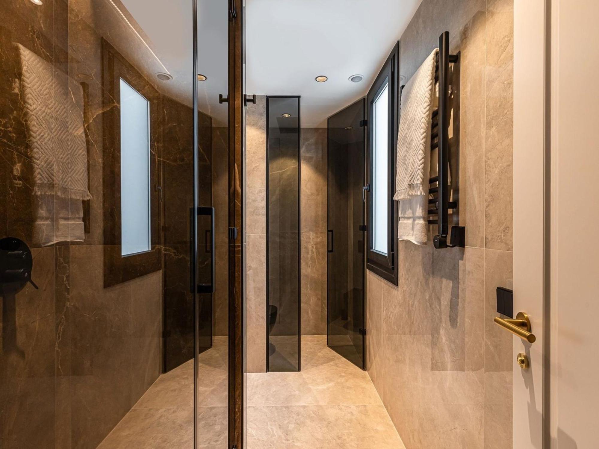 Royal Crest Deluxe Madrid
