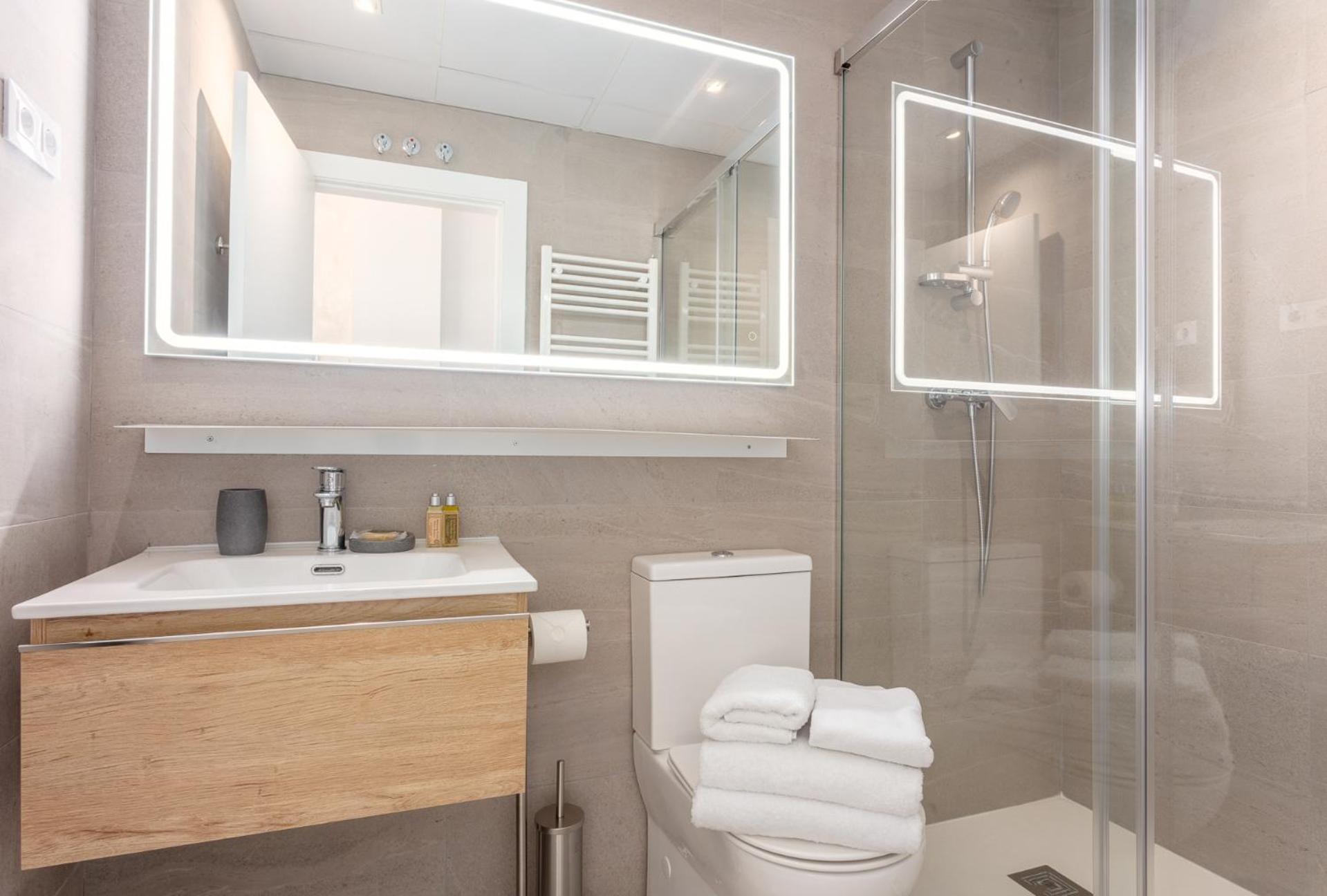 Exclusivo Piso En El Centro - 3 *