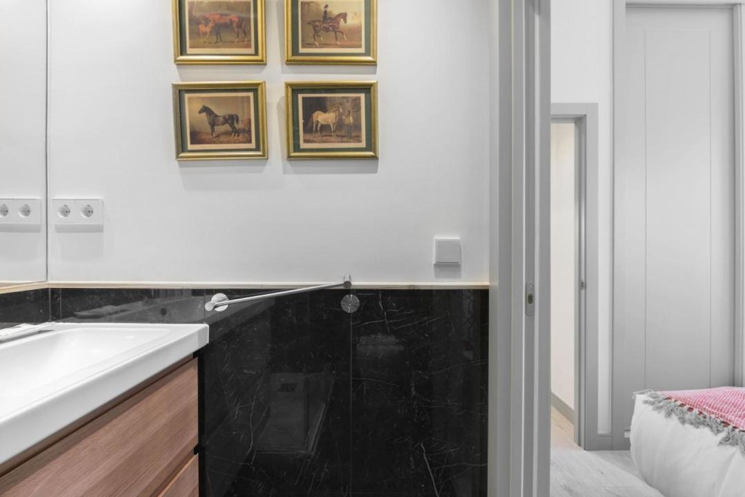 3 Bedrooms 2 Bathrooms Furnished - Salamanca - Elegant - Mintystay Apartment *