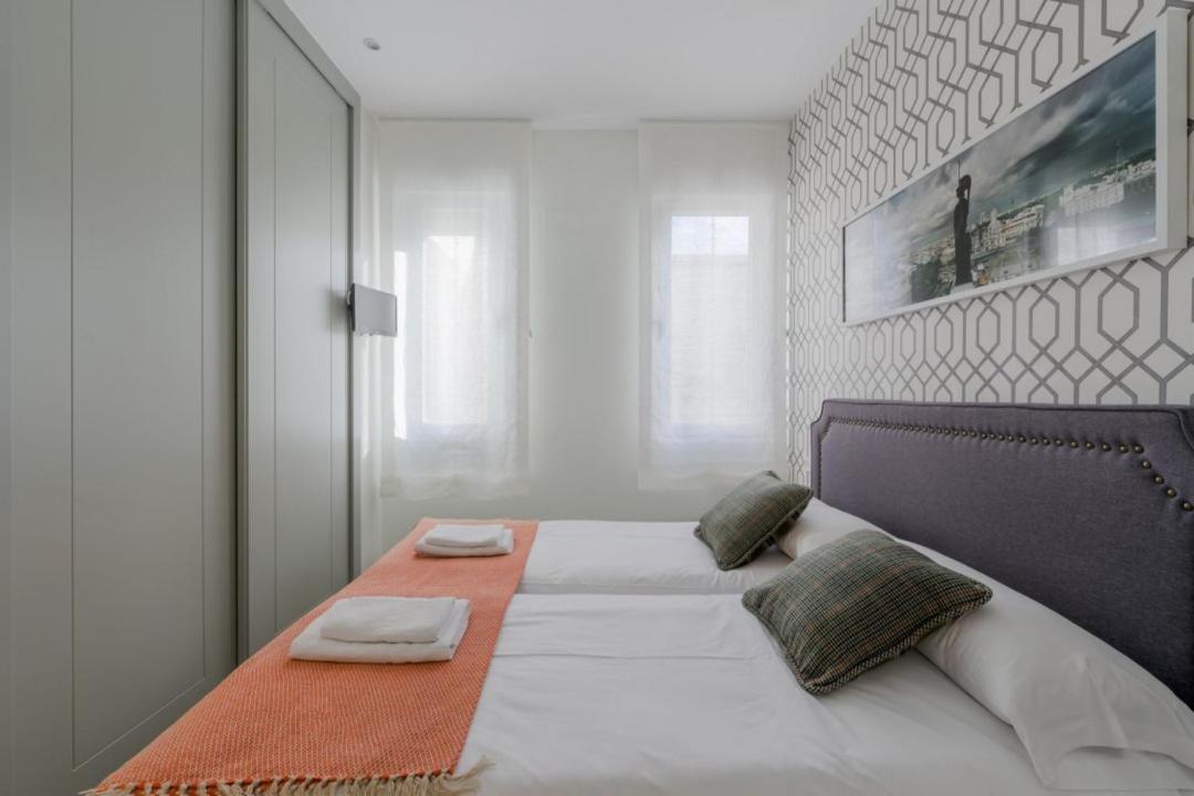 3 Bedrooms 2 Bathrooms Furnished - Salamanca - Elegant - Mintystay * Madrid