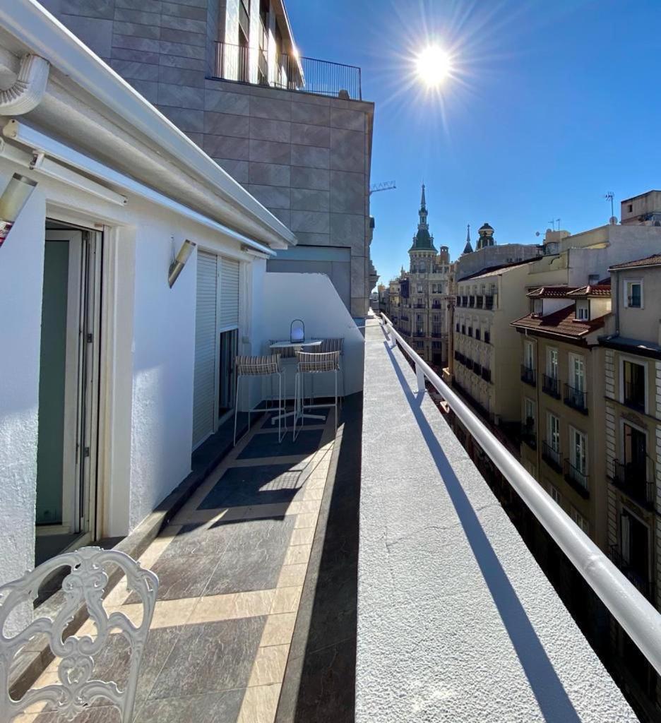Apartamento Piso Atico Con Terraza Y Jacuzzi Con Vistas A Sol En Centro *