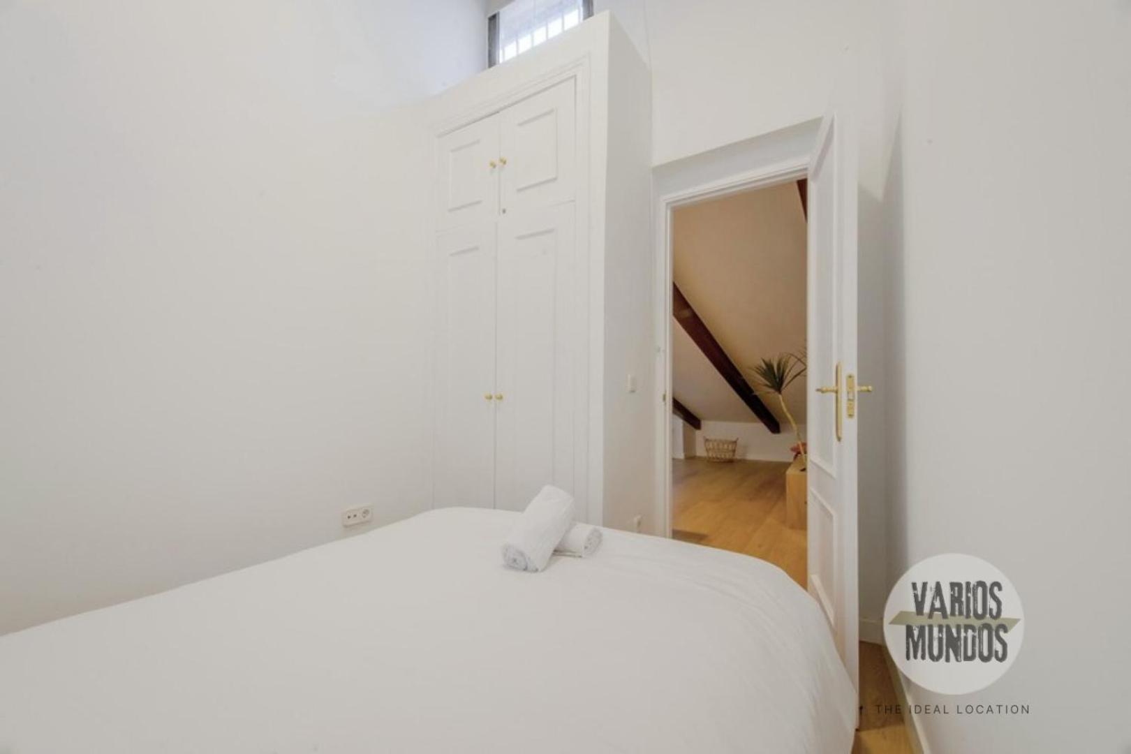 Fashion Design Loft En Calle Carretas-sol 4pax Apartamento