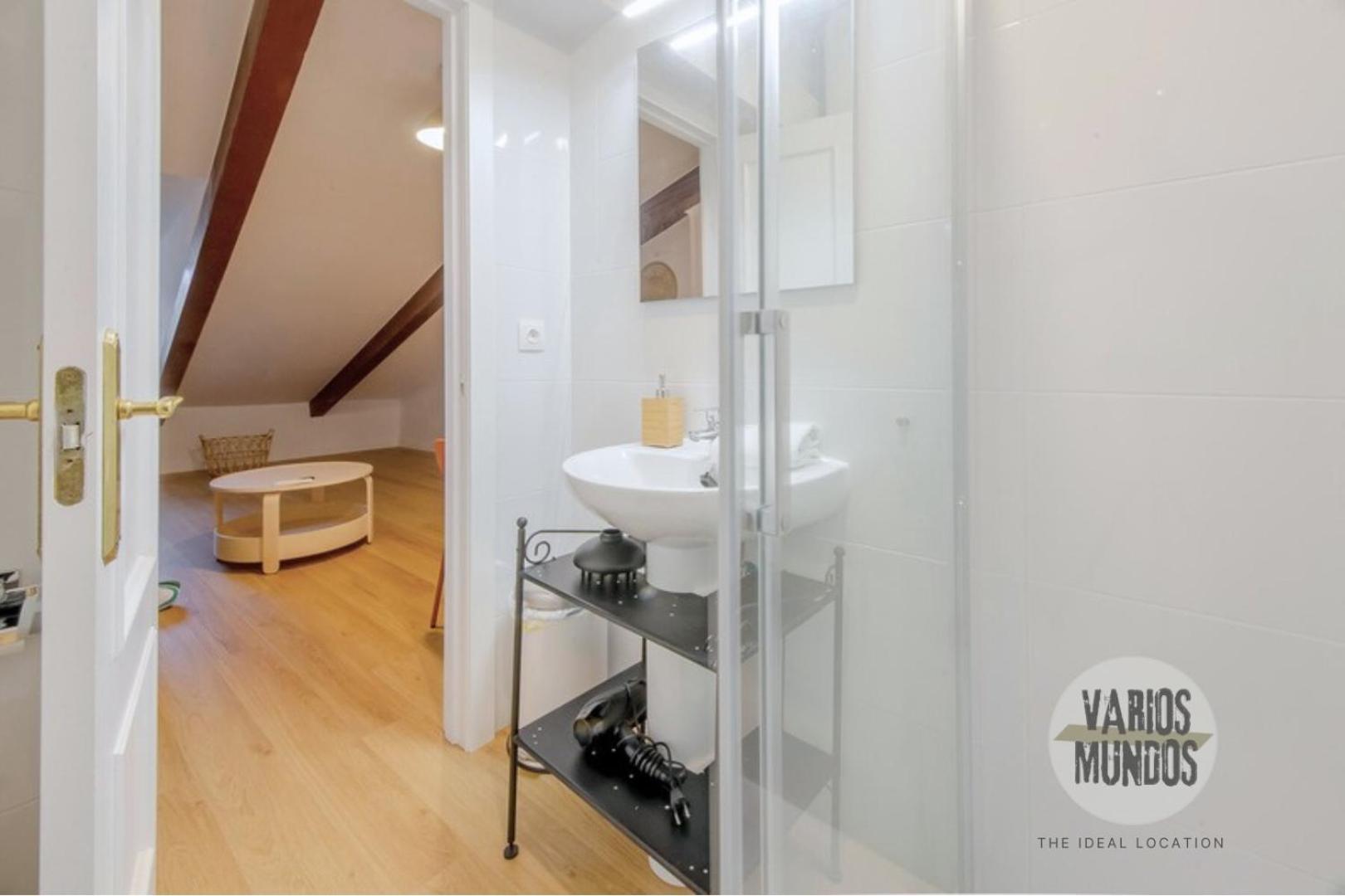 Apartamento Fashion Design Loft En Calle Carretas-sol 4pax *