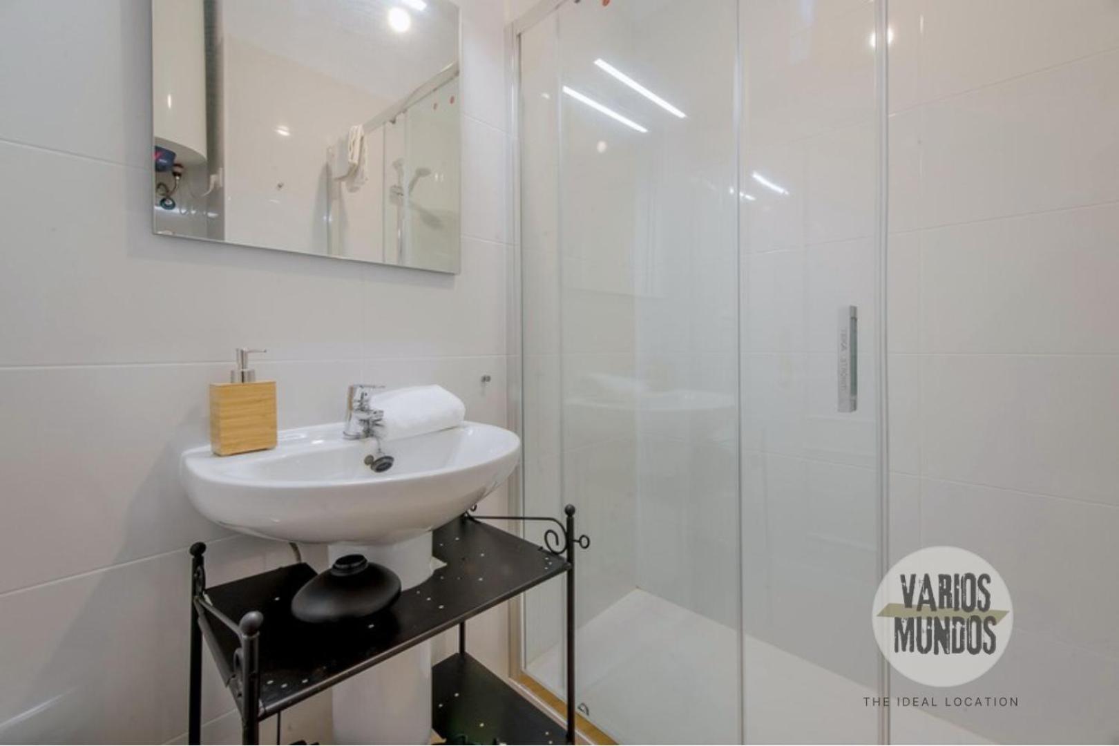 Fashion Design Loft En Calle Carretas-sol 4pax Apartamento
