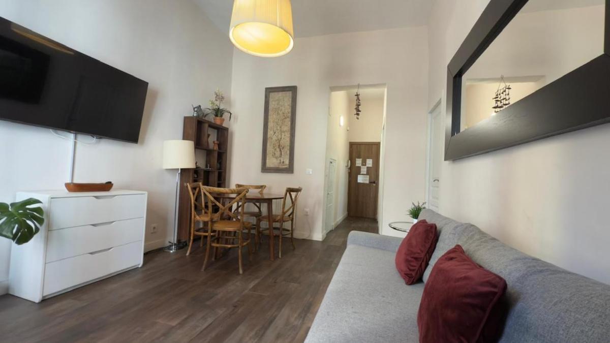Apartamento Centrally Located In 1d