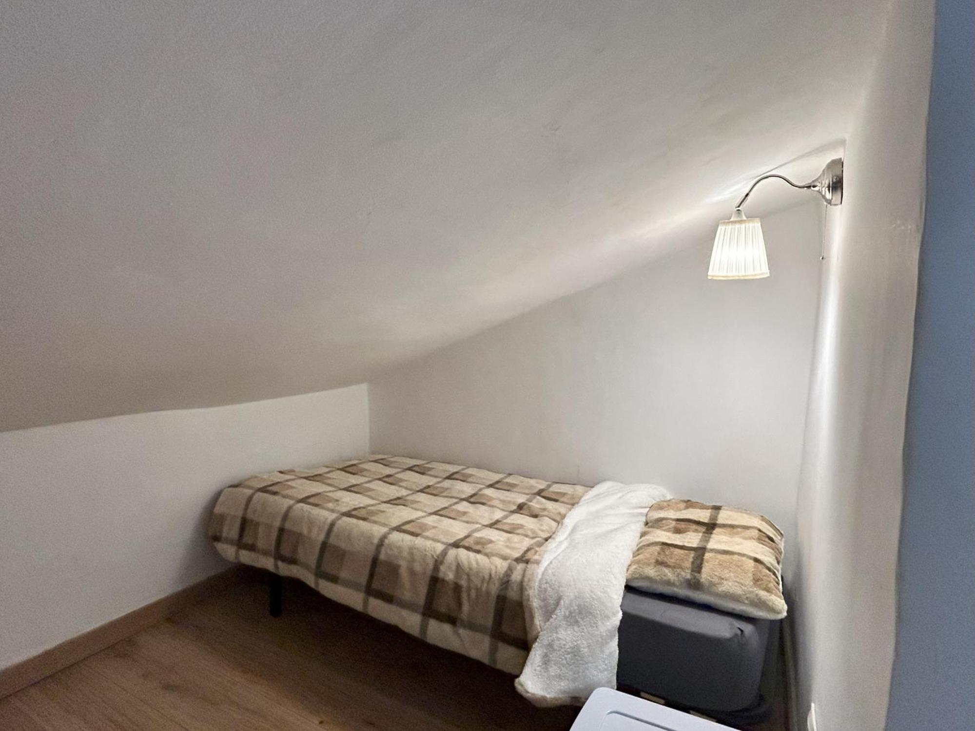 Buhardilla En Lavapies Cerca De Atocha Apartamento