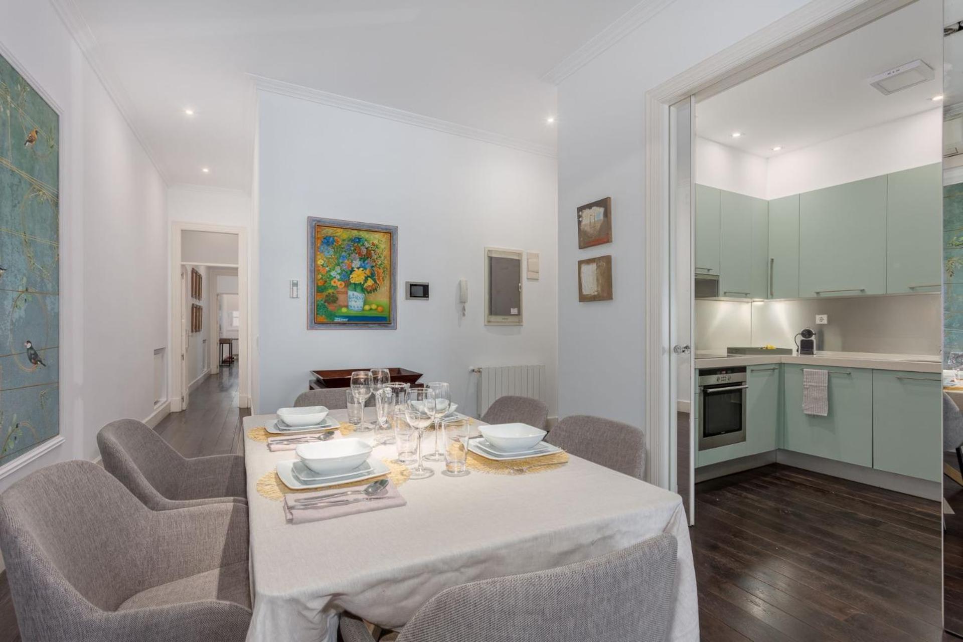 Charming And Spacious Steps From Gran Via Apartamento Madrid