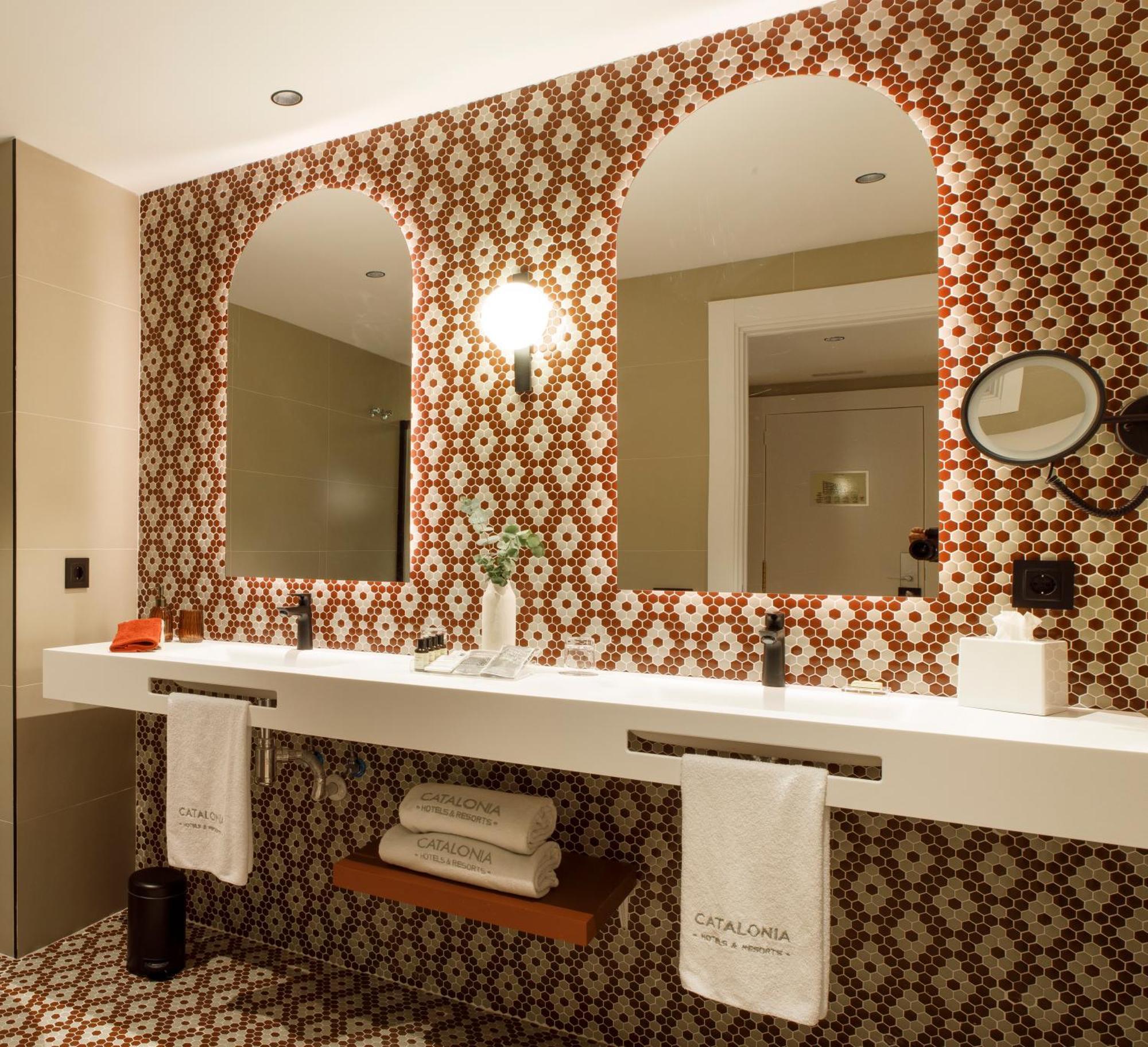 Catalonia Plaza Espana & Hotel 4*