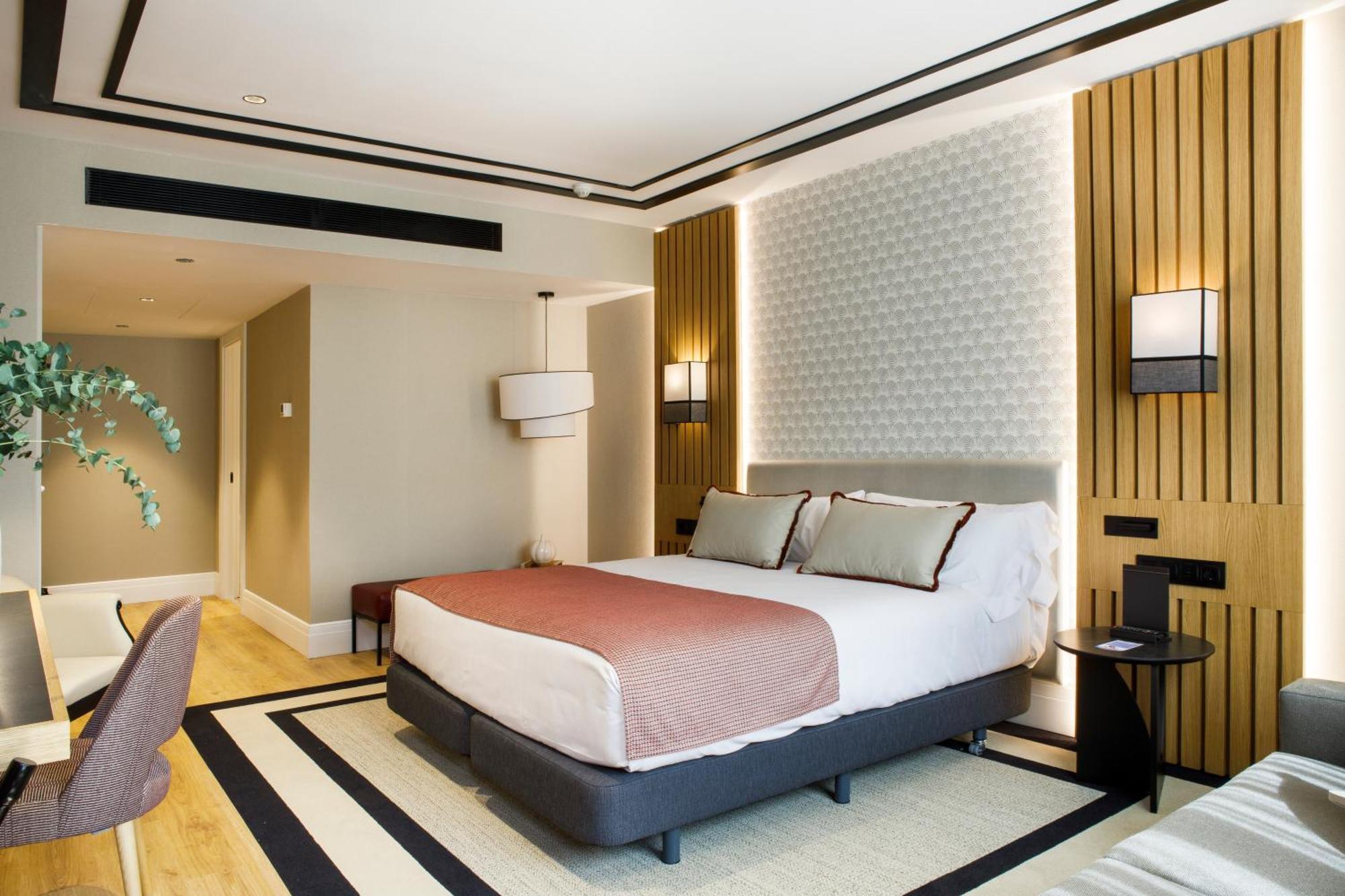 Hotel Catalonia Plaza Espana & 4*