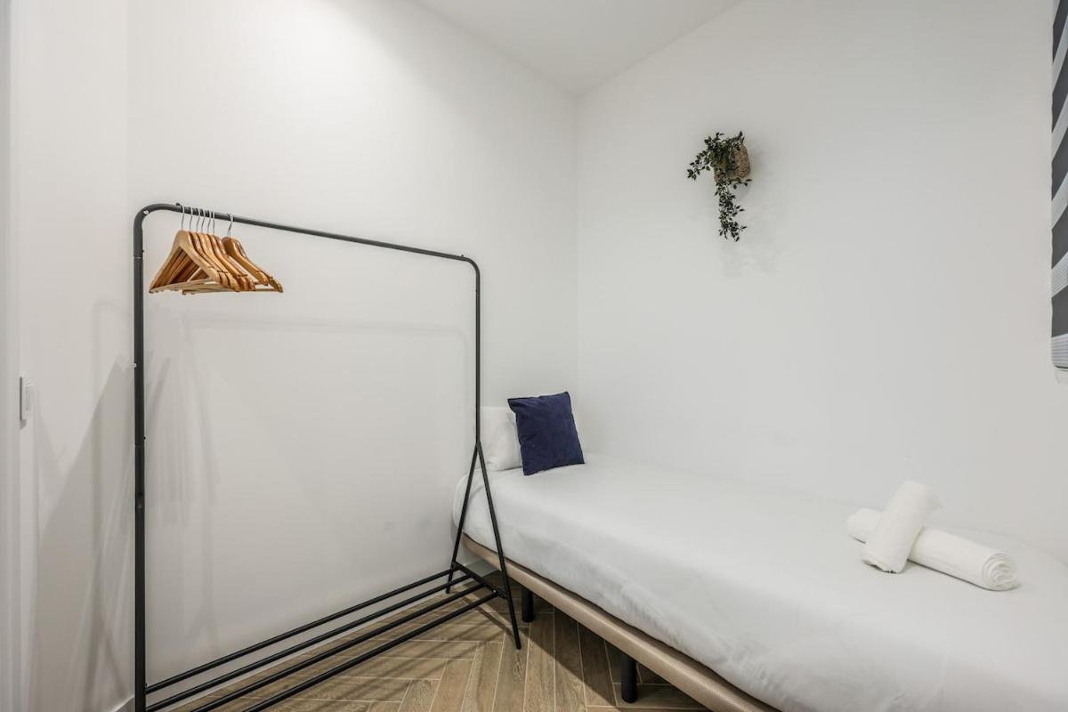 Apartamento Urban Tranquility In With Modern Comforts Madrid