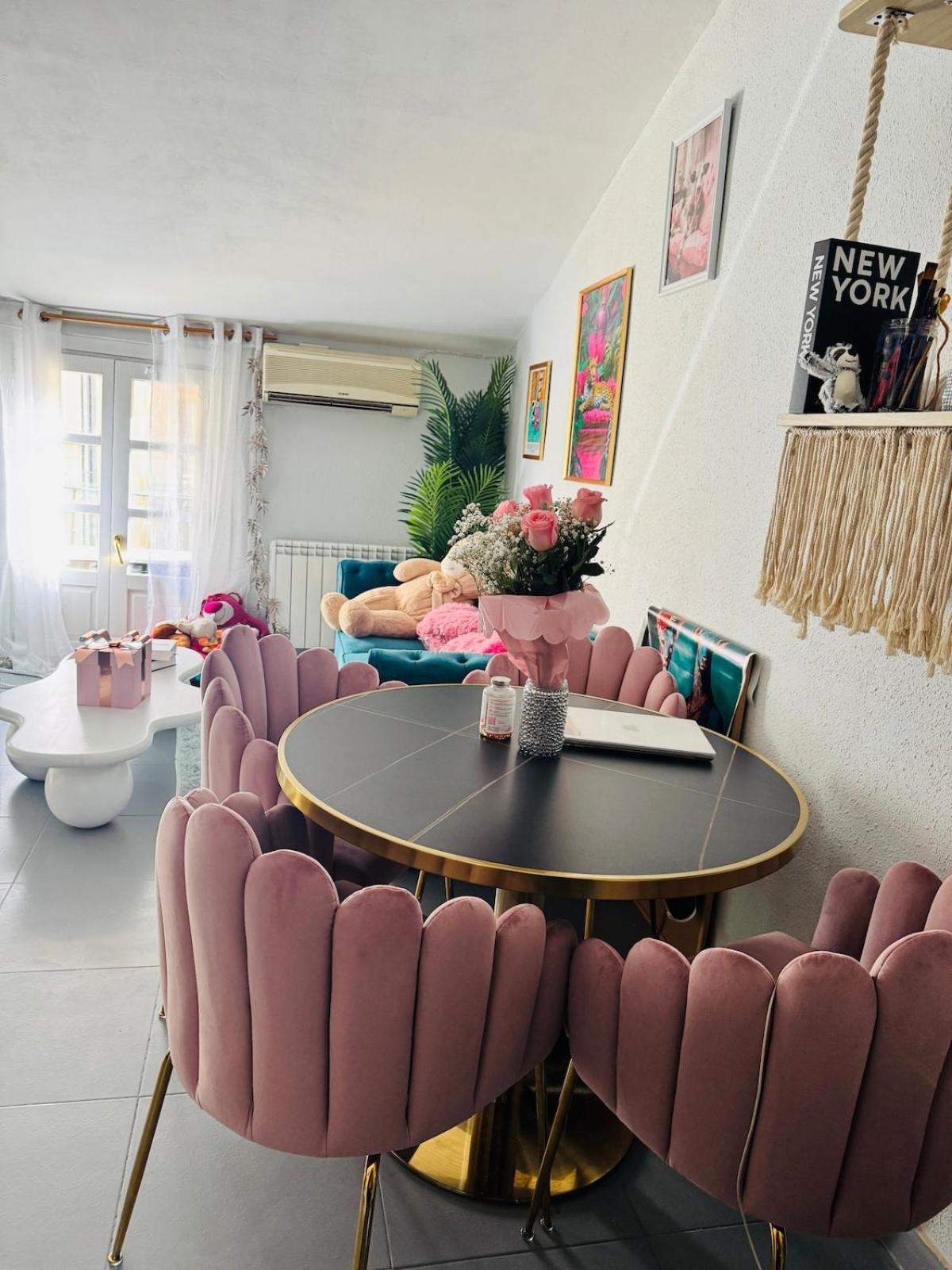 Apartment Beauty At Center *