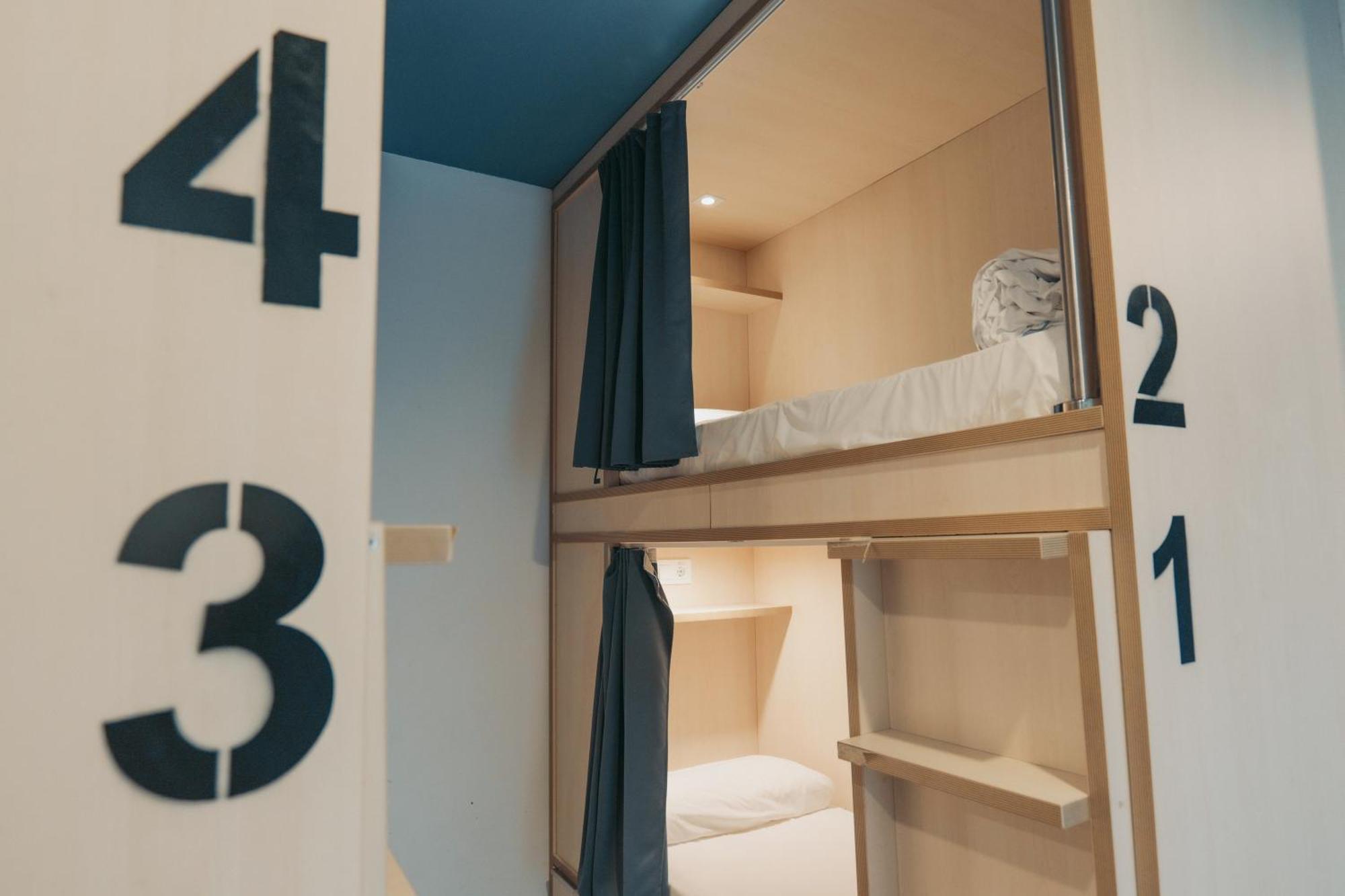 Mola Hostal *