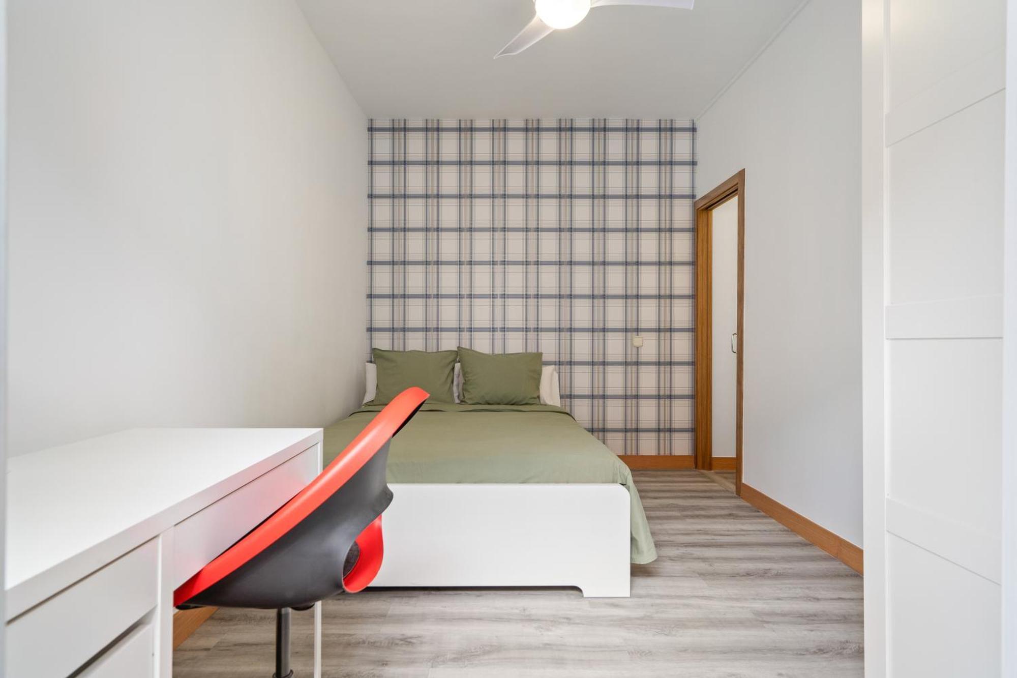 Apartamento La Latina Sol. Espacioso Apartamento, 12 Pax