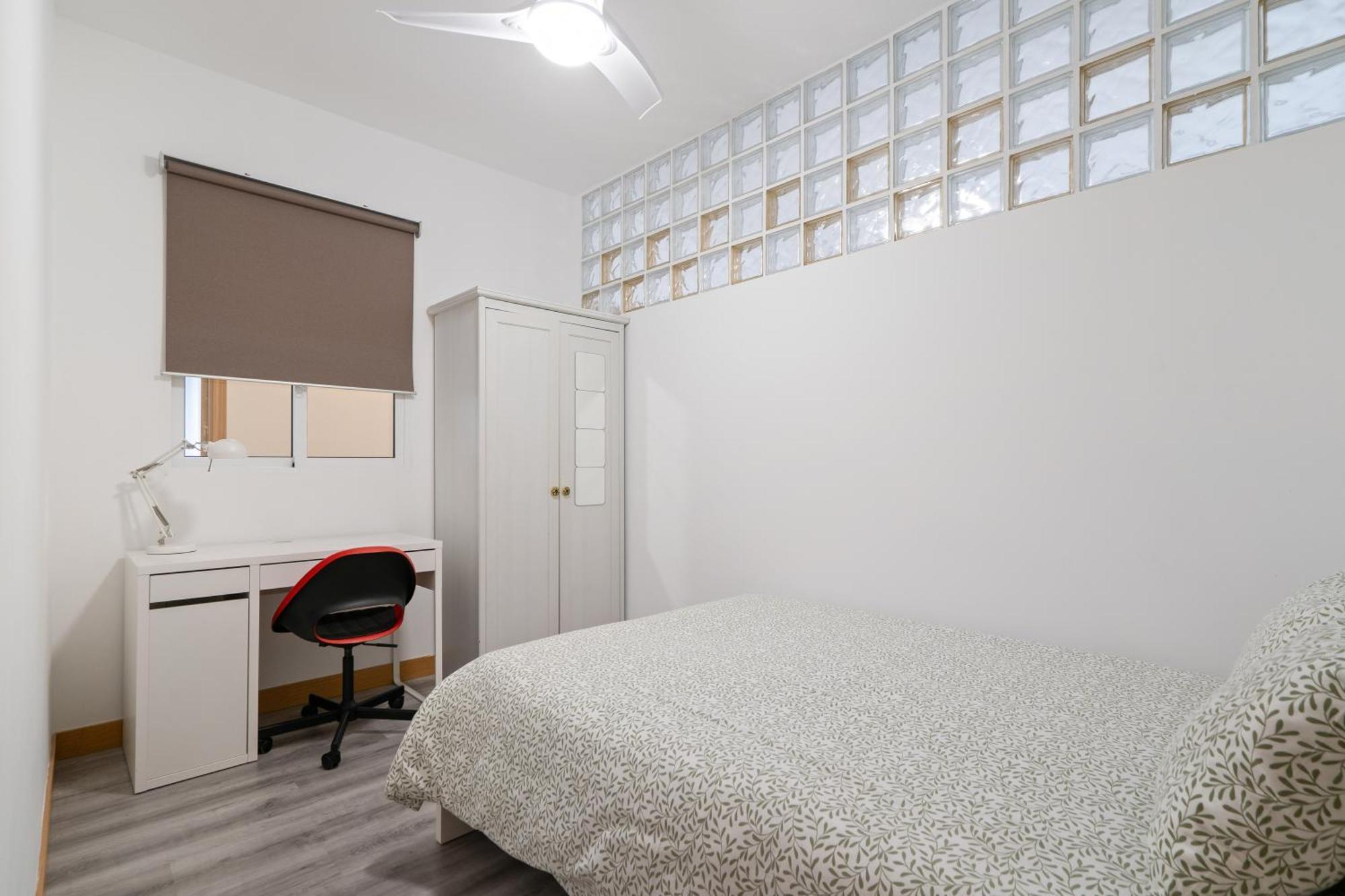 La Latina Sol. Espacioso Apartamento, 12 Pax *