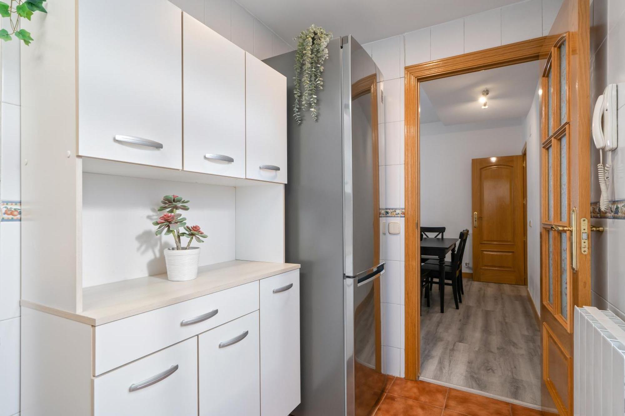 La Latina Sol. Espacioso Apartamento, 12 Pax