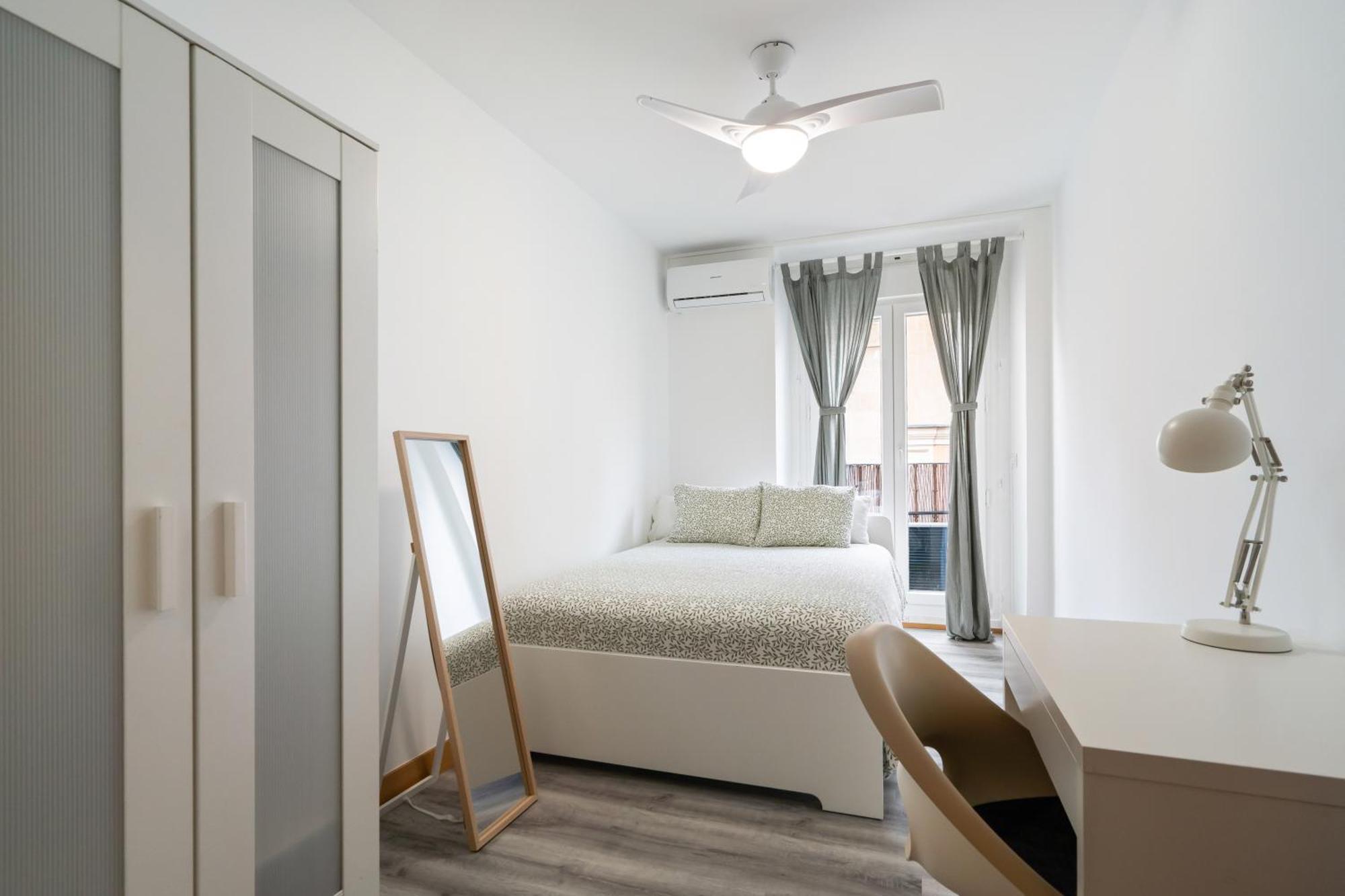 La Latina Sol. Espacioso Apartamento, 12 Pax Apartamento