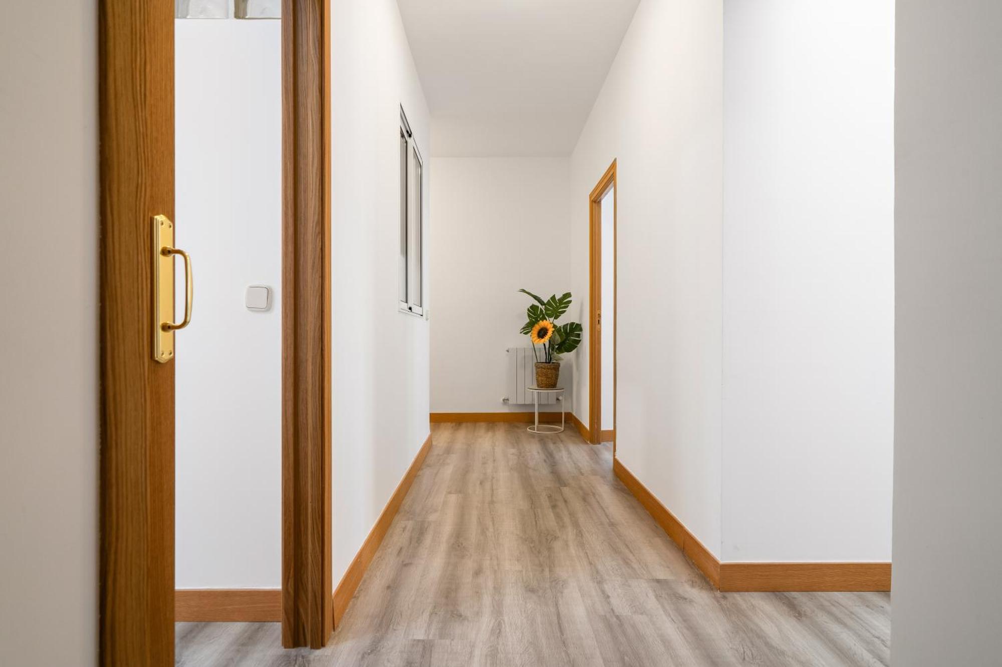 Apartment La Latina Sol. Espacioso Apartamento, 12 Pax Madrid