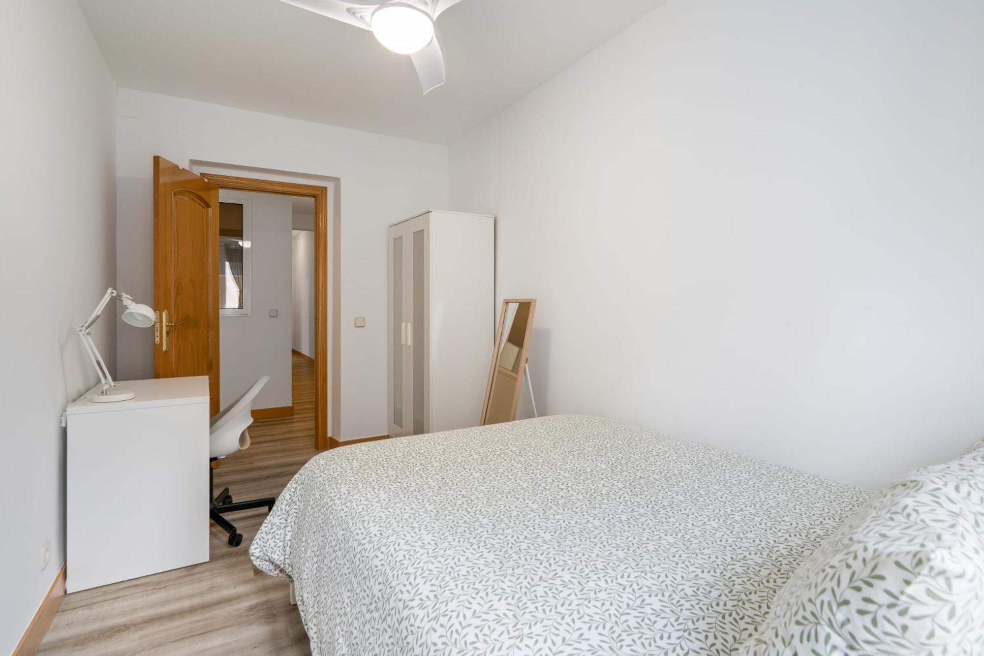 La Latina Sol. Espacioso Apartamento, 12 Pax *
