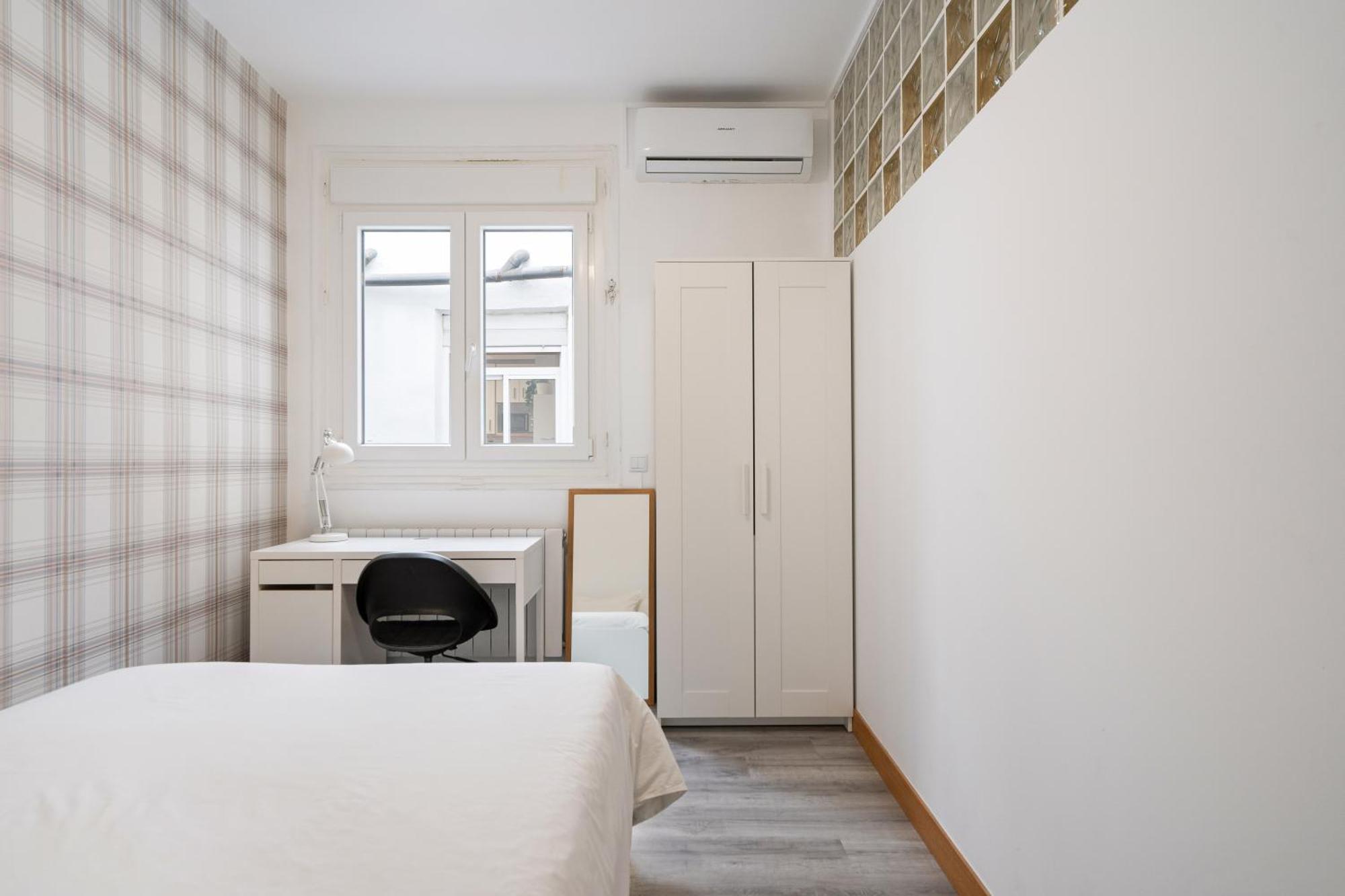 La Latina Sol. Espacioso Apartamento, 12 Pax * Madrid