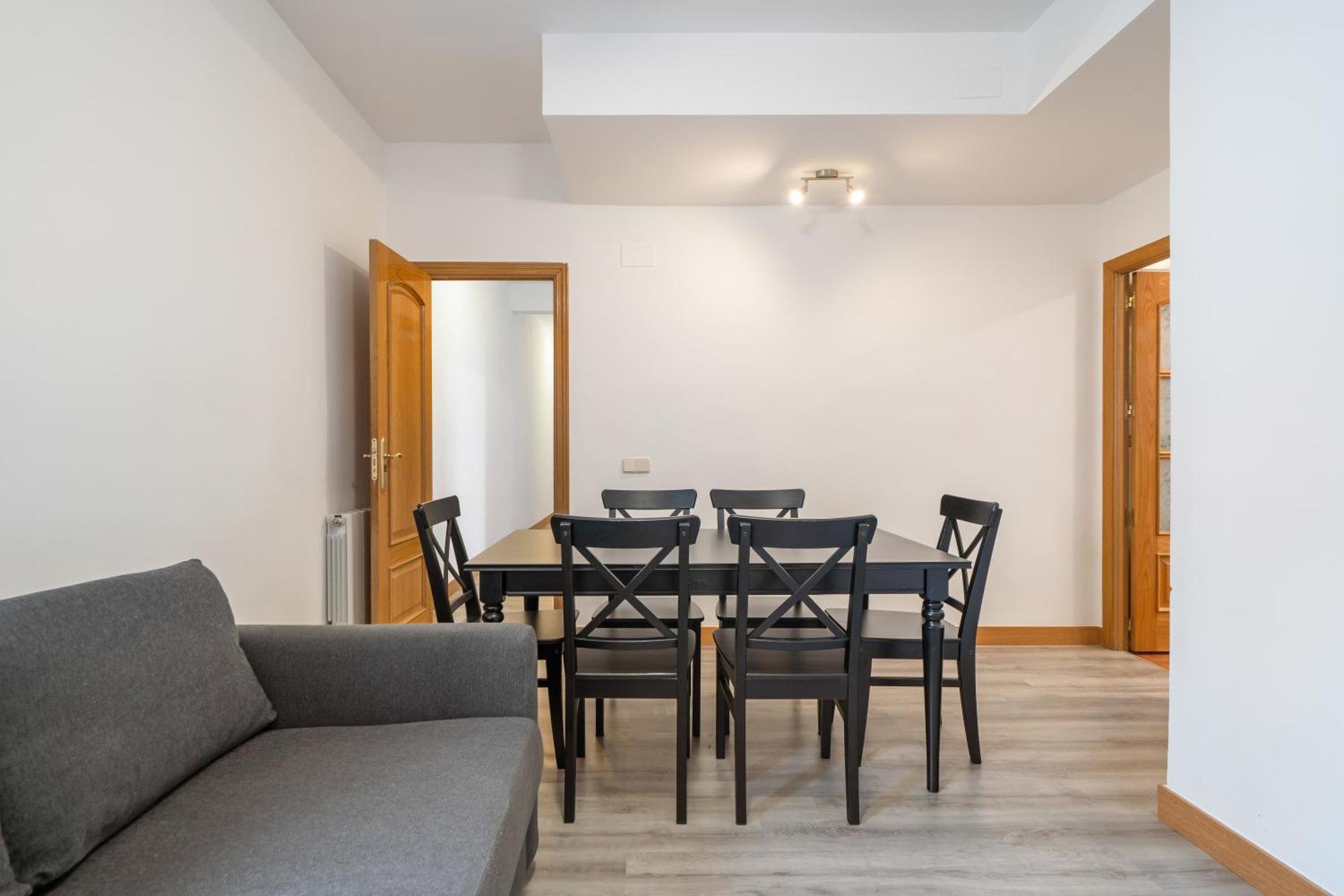 Apartment La Latina Sol. Espacioso Apartamento, 12 Pax