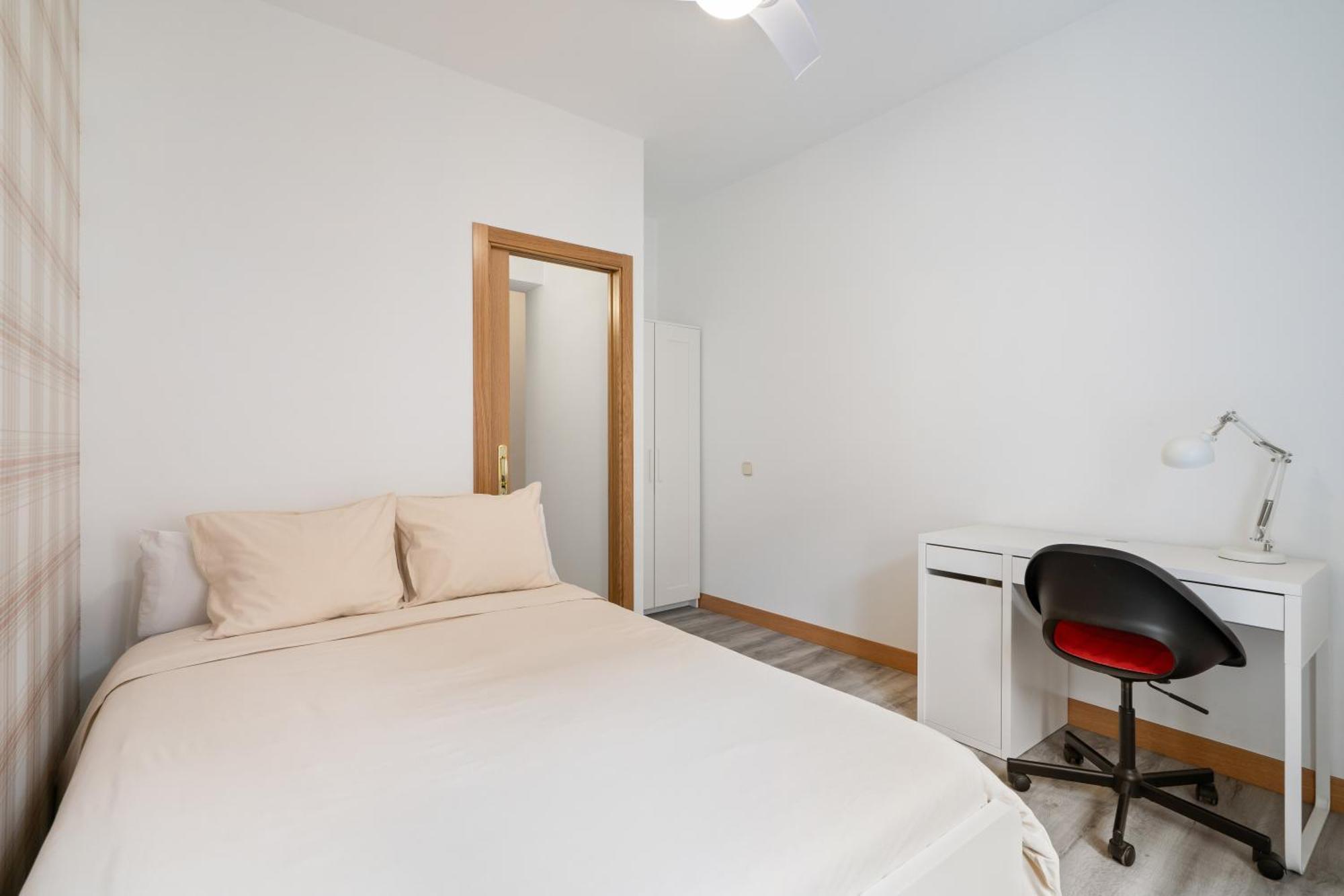 Apartamento La Latina Sol. Espacioso Apartamento, 12 Pax *