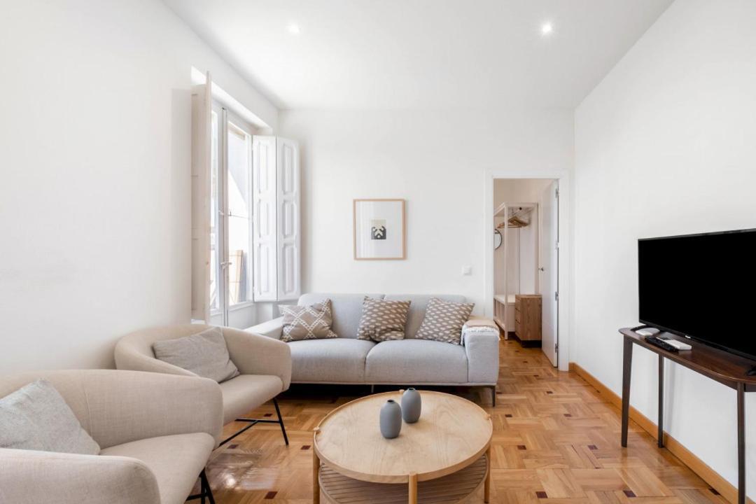 Apartamento 4 Bedrooms 2 Bathrooms Furnished - Salamanca - Largue - Mintystay *