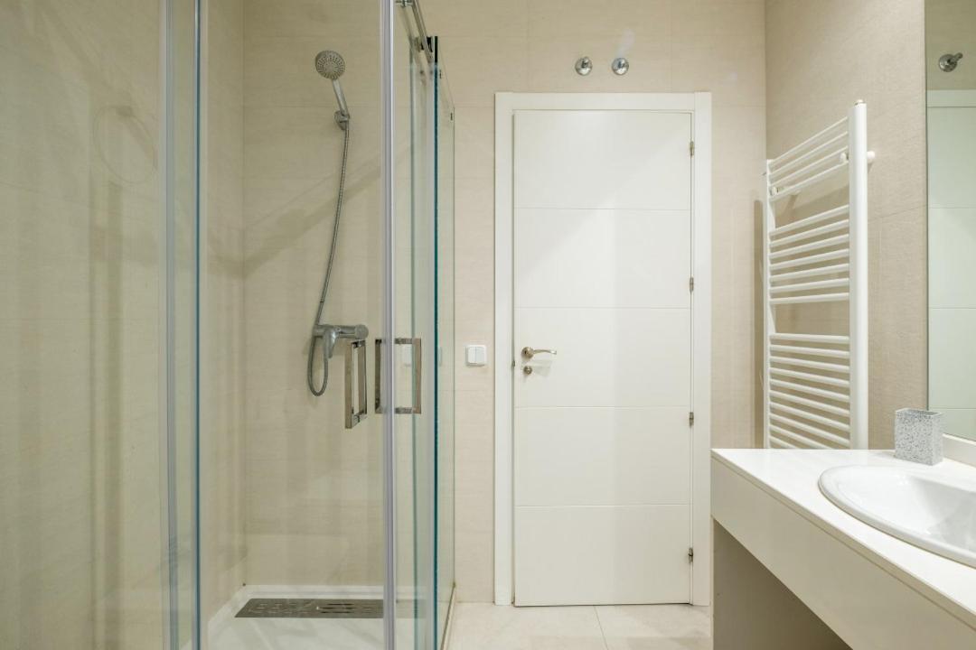 4 Bedrooms 2 Bathrooms Furnished - Salamanca - Bright - Mintystay Apartamento